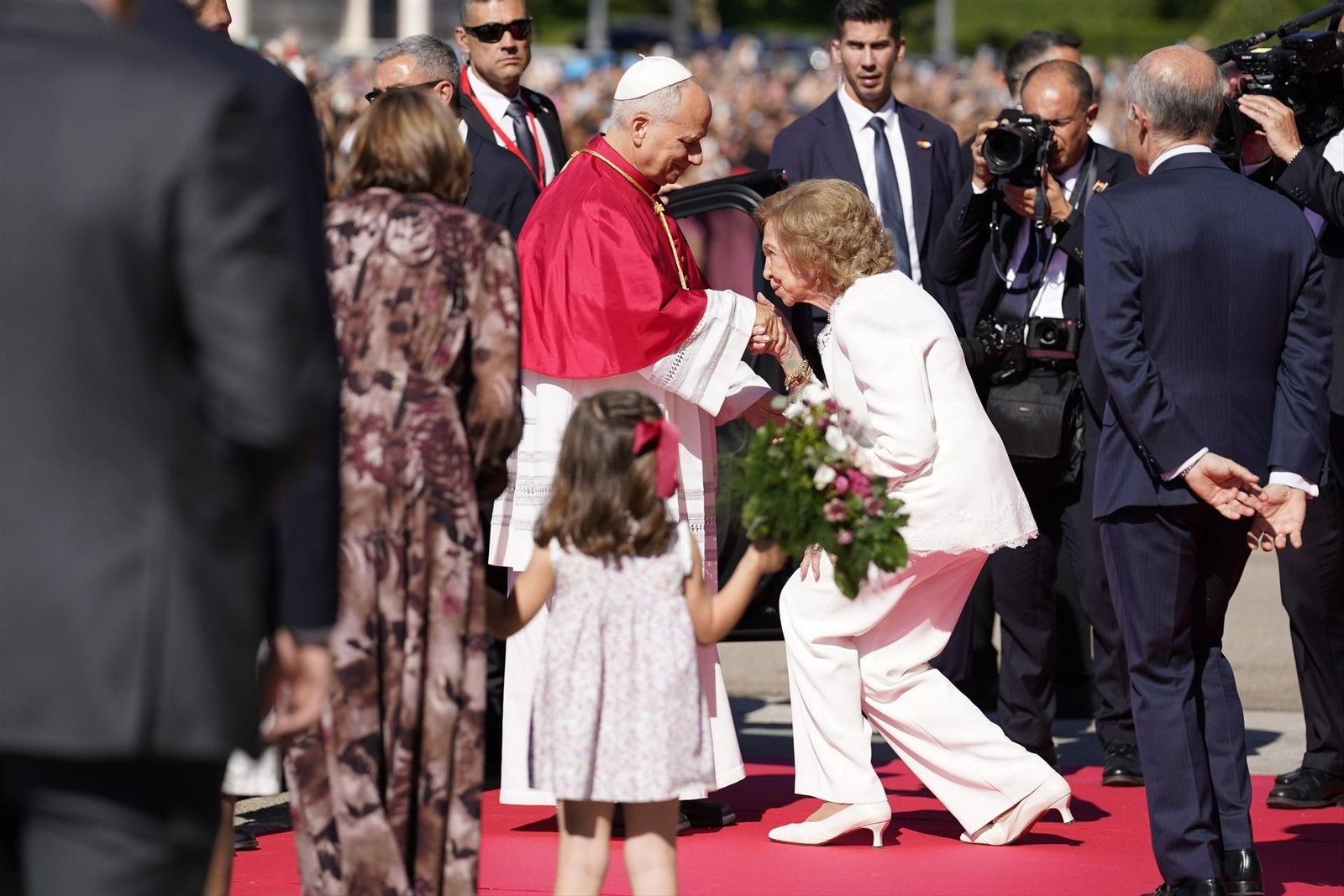 Galería | Las mejores fotos del tercer día de la visita del papa León XIV en Madrid, del Congreso al Bernabéu