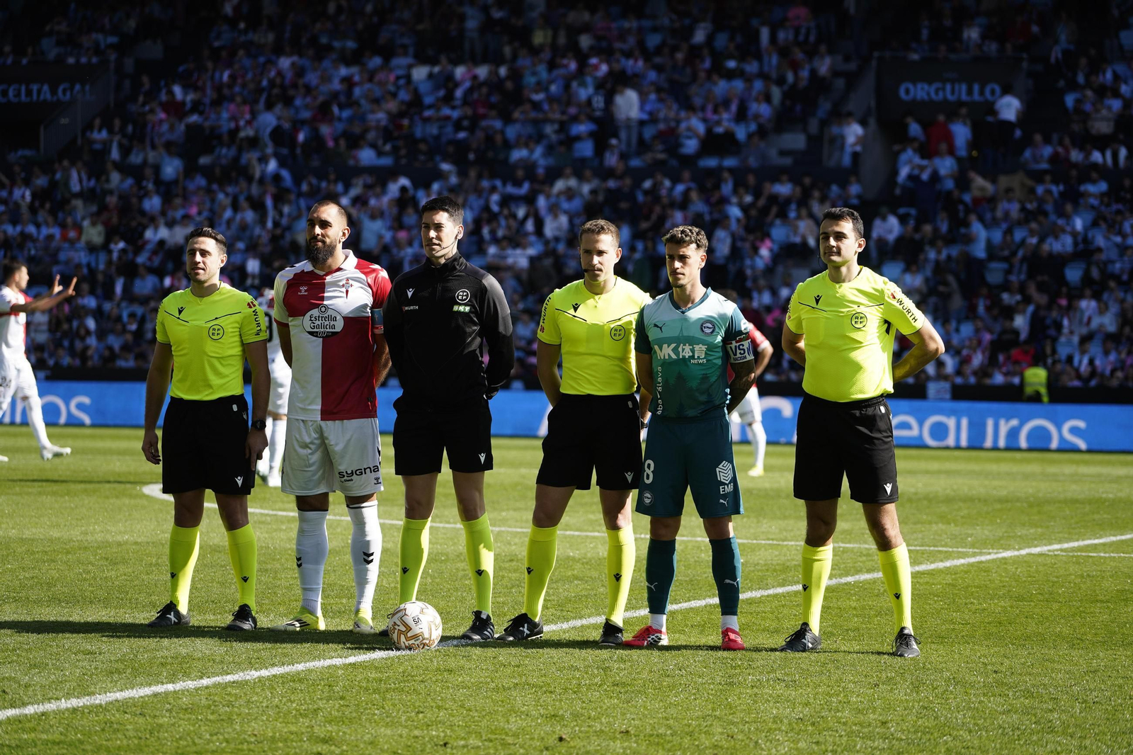 Galería | El Celta y el Alavés se miden en Balaídos