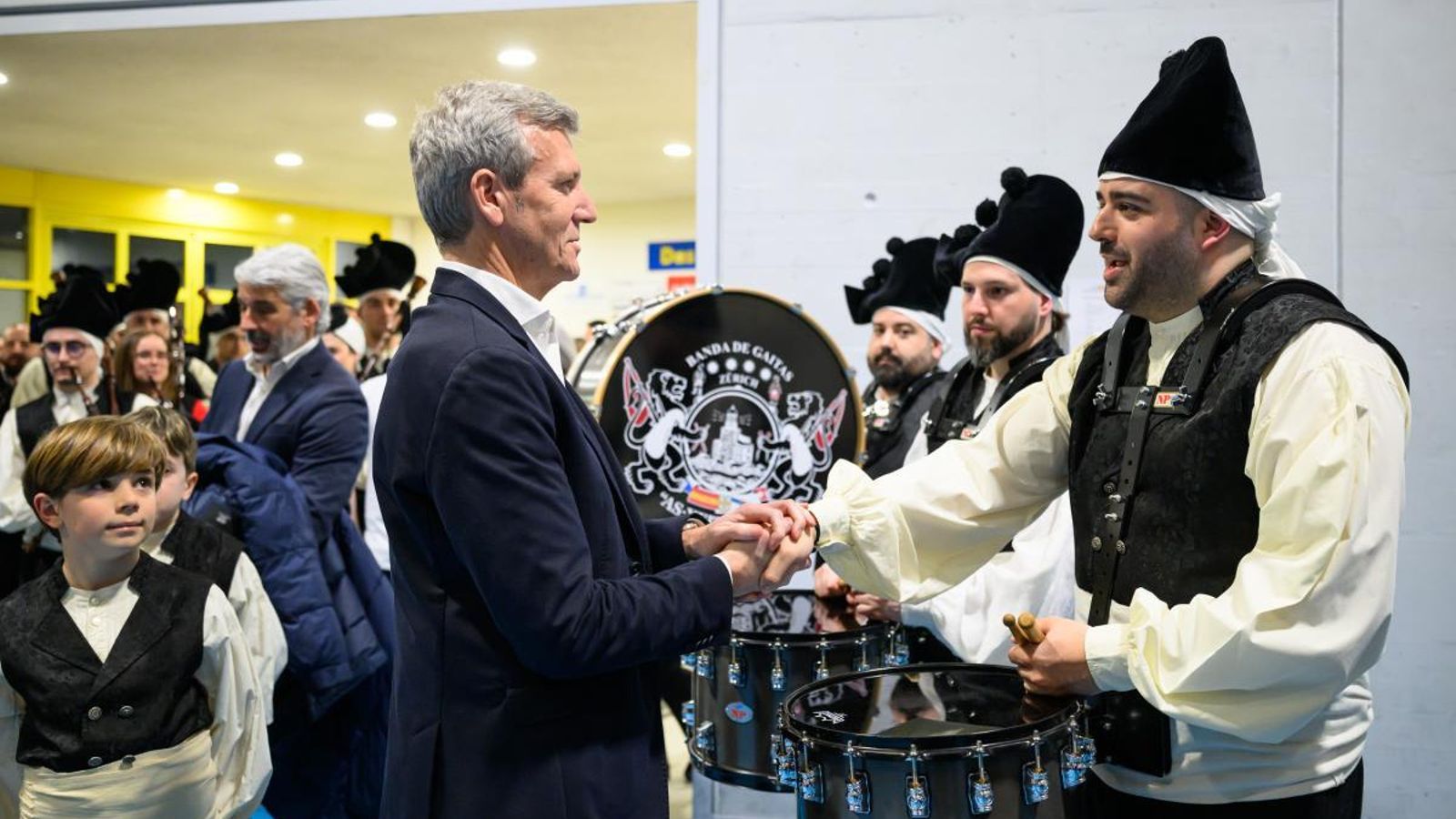 Rueda saluda a los grupos folclóricos