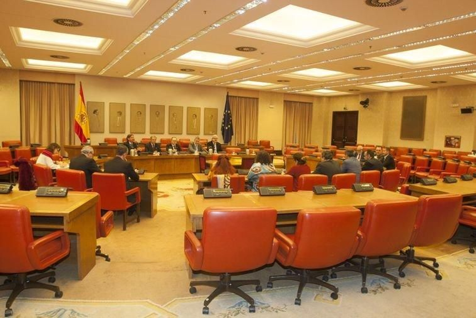 Los miembros de la Comisión Permanente del CGCEE durante la recepción  en el Congreso, de la Subcomisión para la reforma electoral.