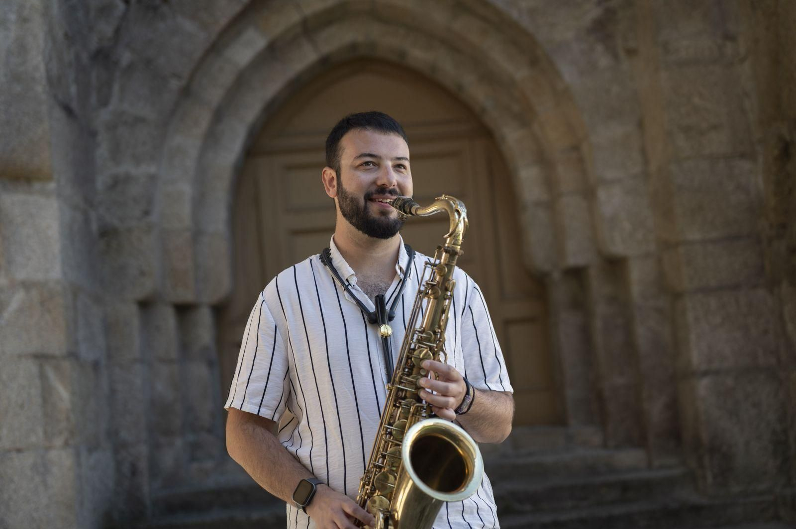 El músico carballiñés Alexandre Cabanelas encuentra en el jazz su principal forma de expresión.