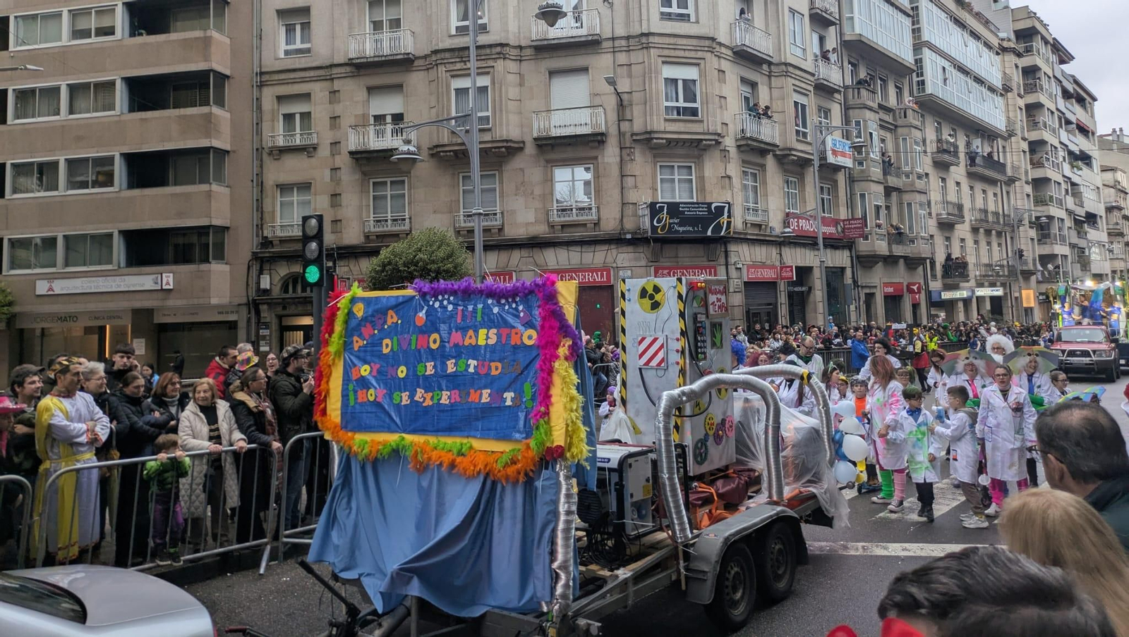 Galería |  Así vive Ourense su Entroido, el desfile en fotos
