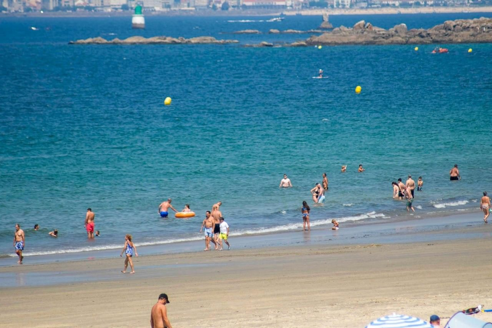 Galería | Vigo busca refugio del calor en sus playas