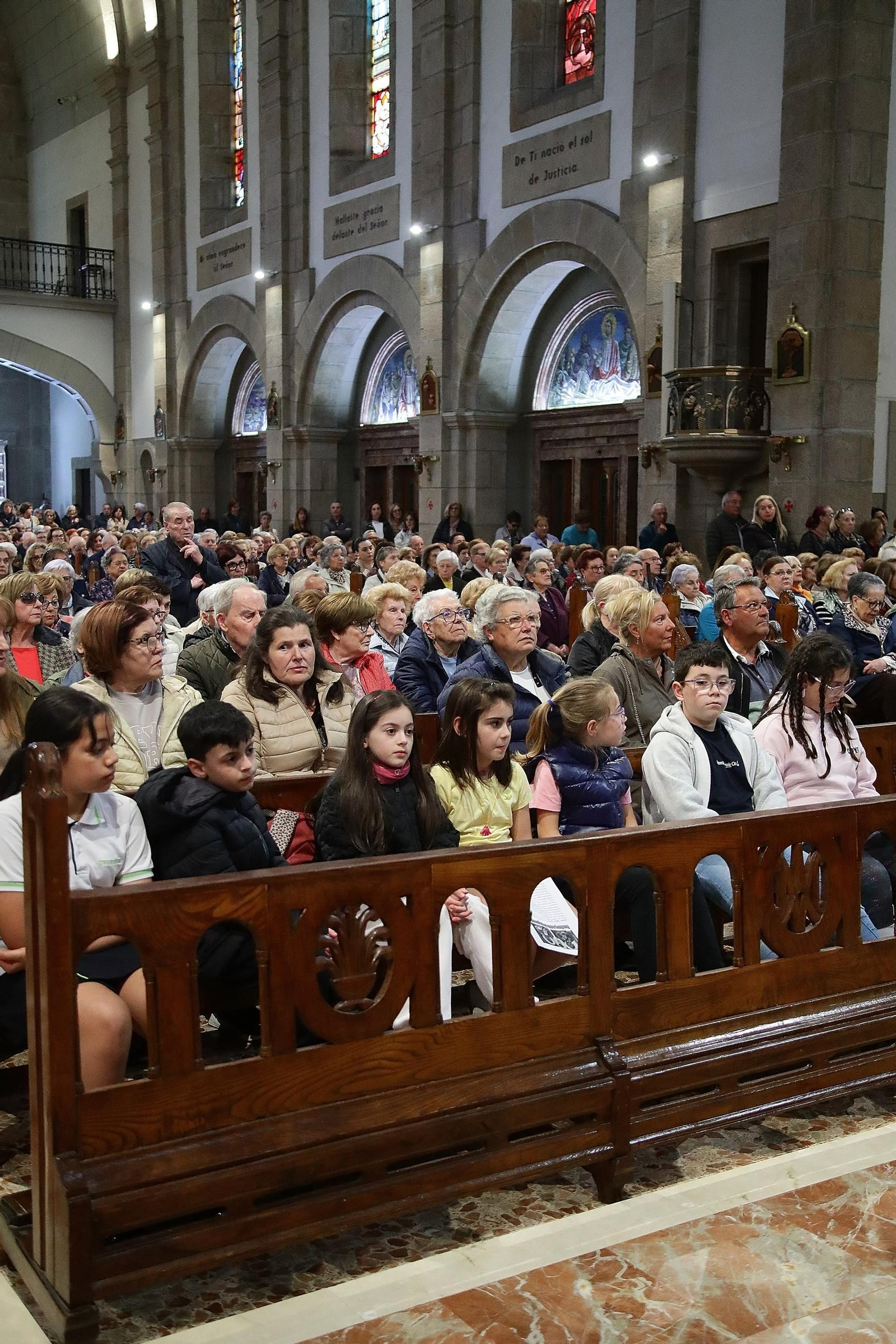 Los más pequeños toman el relevo: Una de las estampas más entrañables de la jornada
