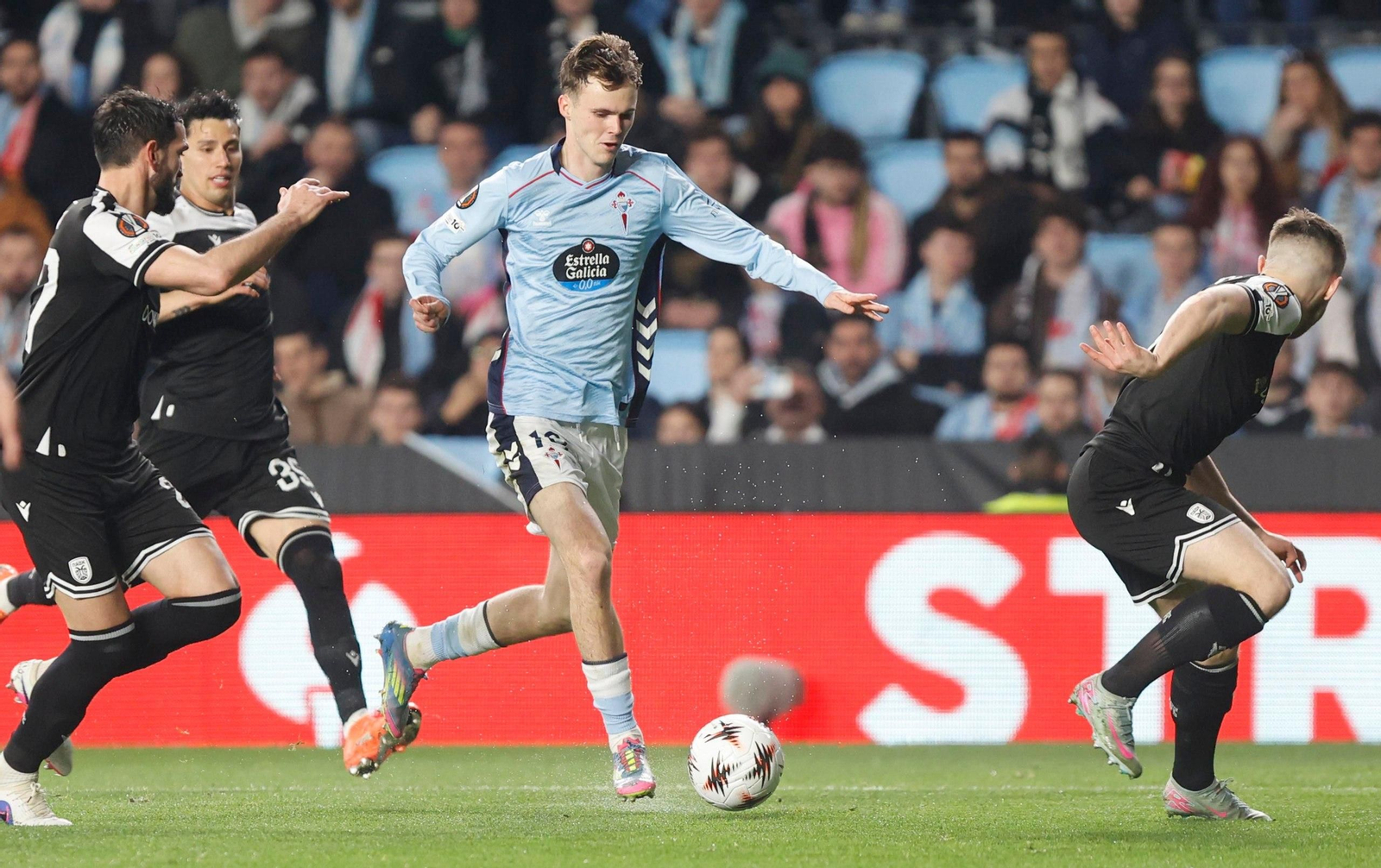 Galería | El Celta y el PAOK hacen vibrar Balaídos