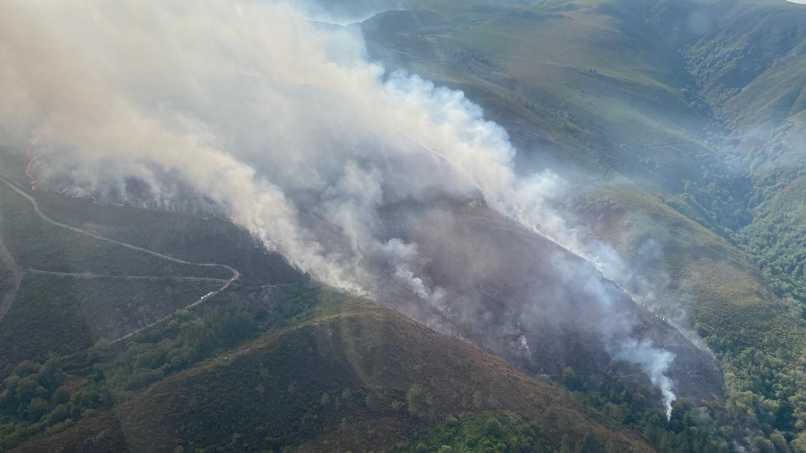 Panorámica del incendio de Negueira de Muñiz. BRIGADA DO MARROXO