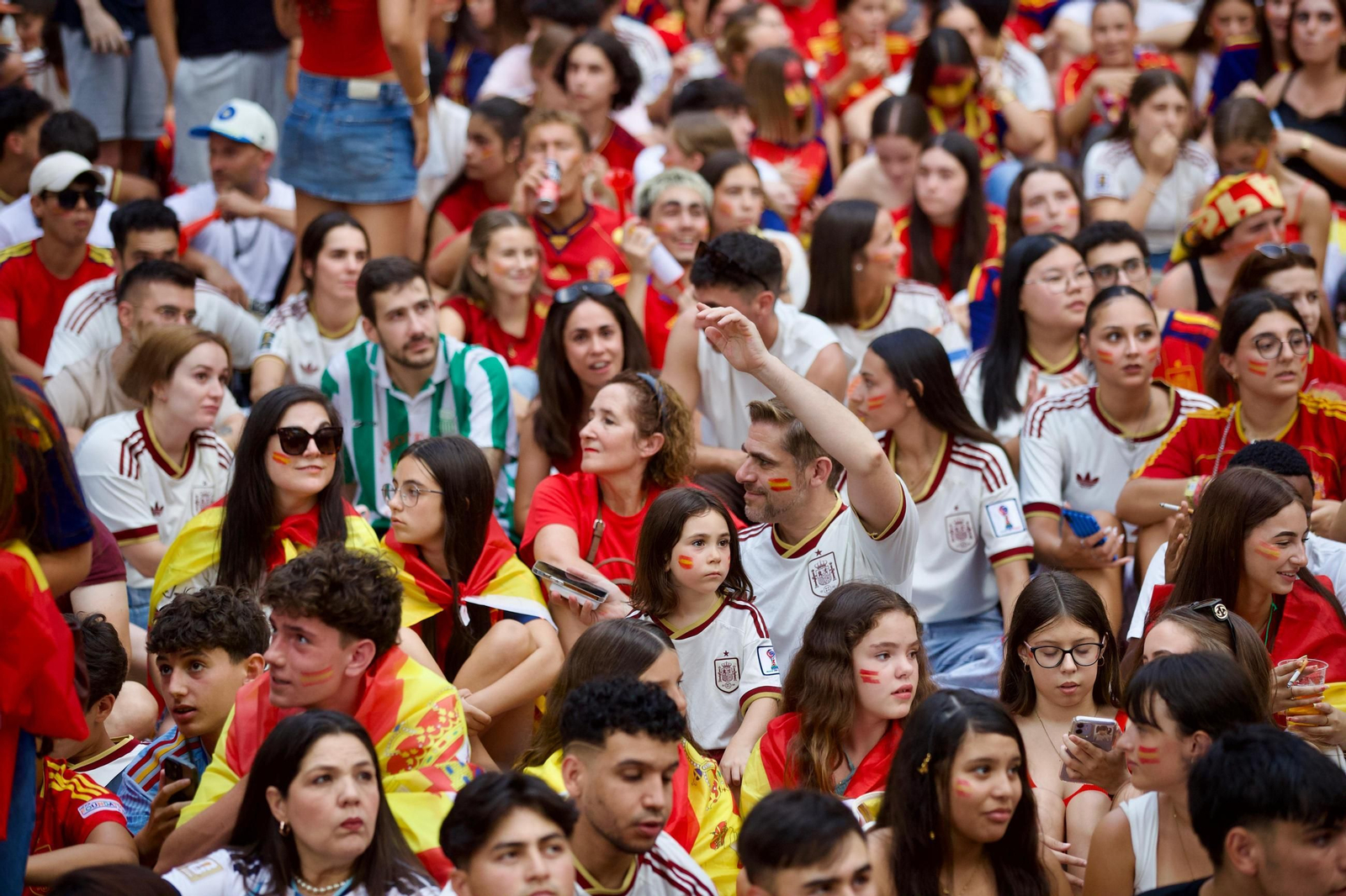 Galería | La provincia de Ourense se tiñe de rojo para apoyar a España en la final del Mundial