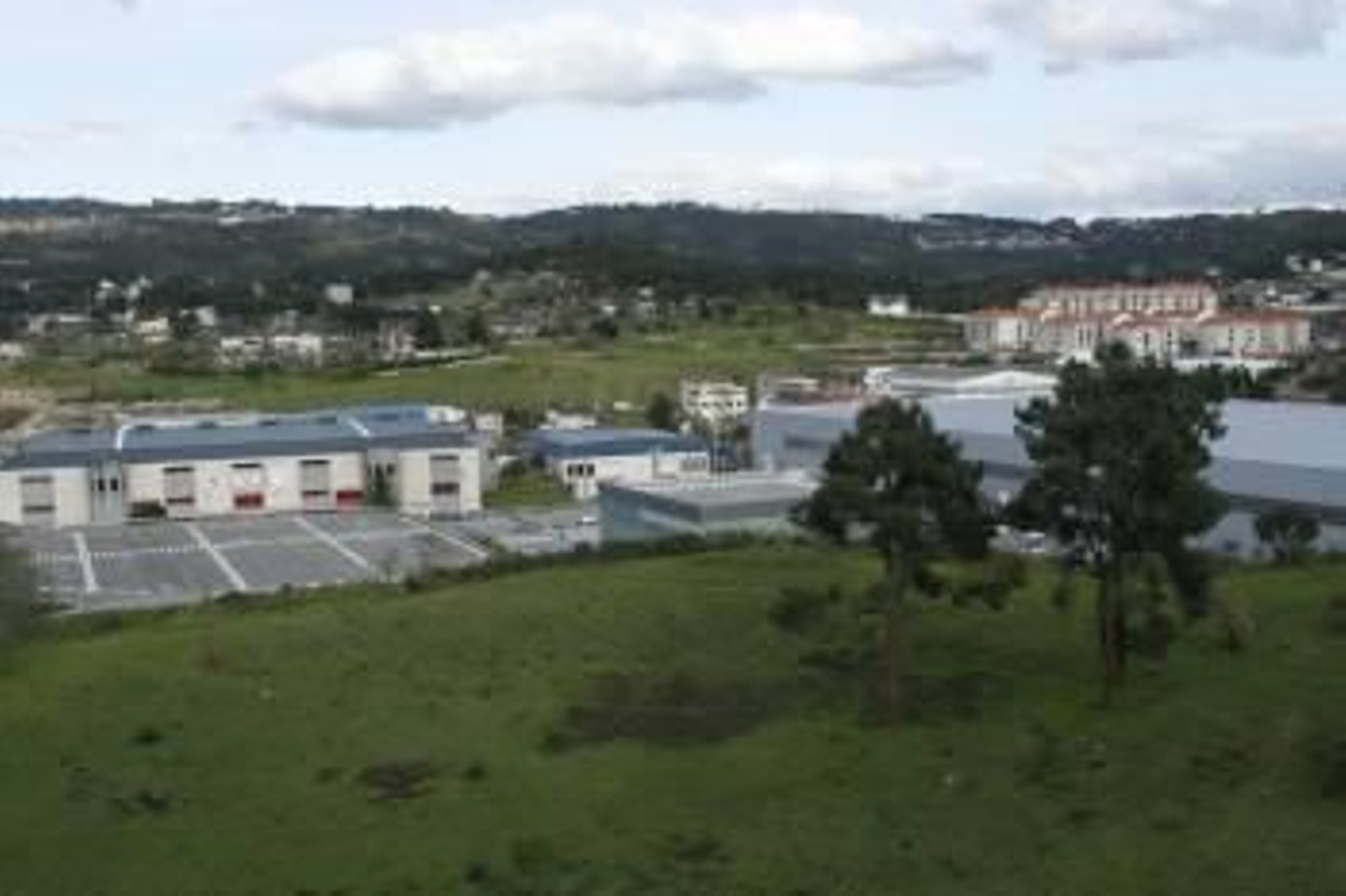 Imagen de la Finca Sevilla en la actualidad, con el Paco Paz y Expourense en primer término.