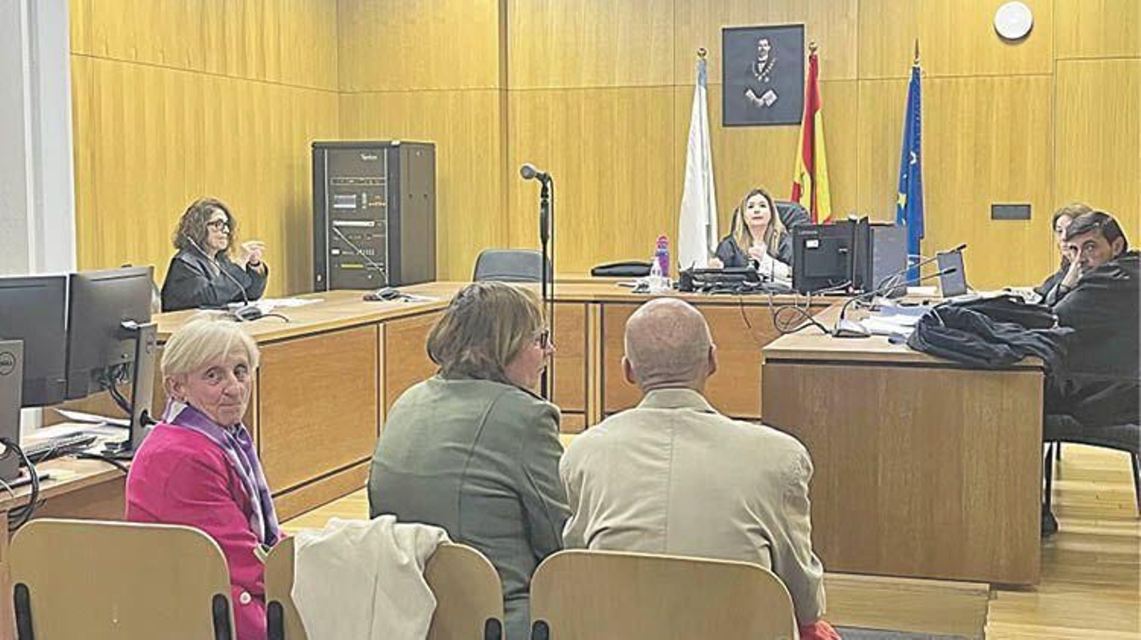 Los tres miembros de la misma familia acusados.