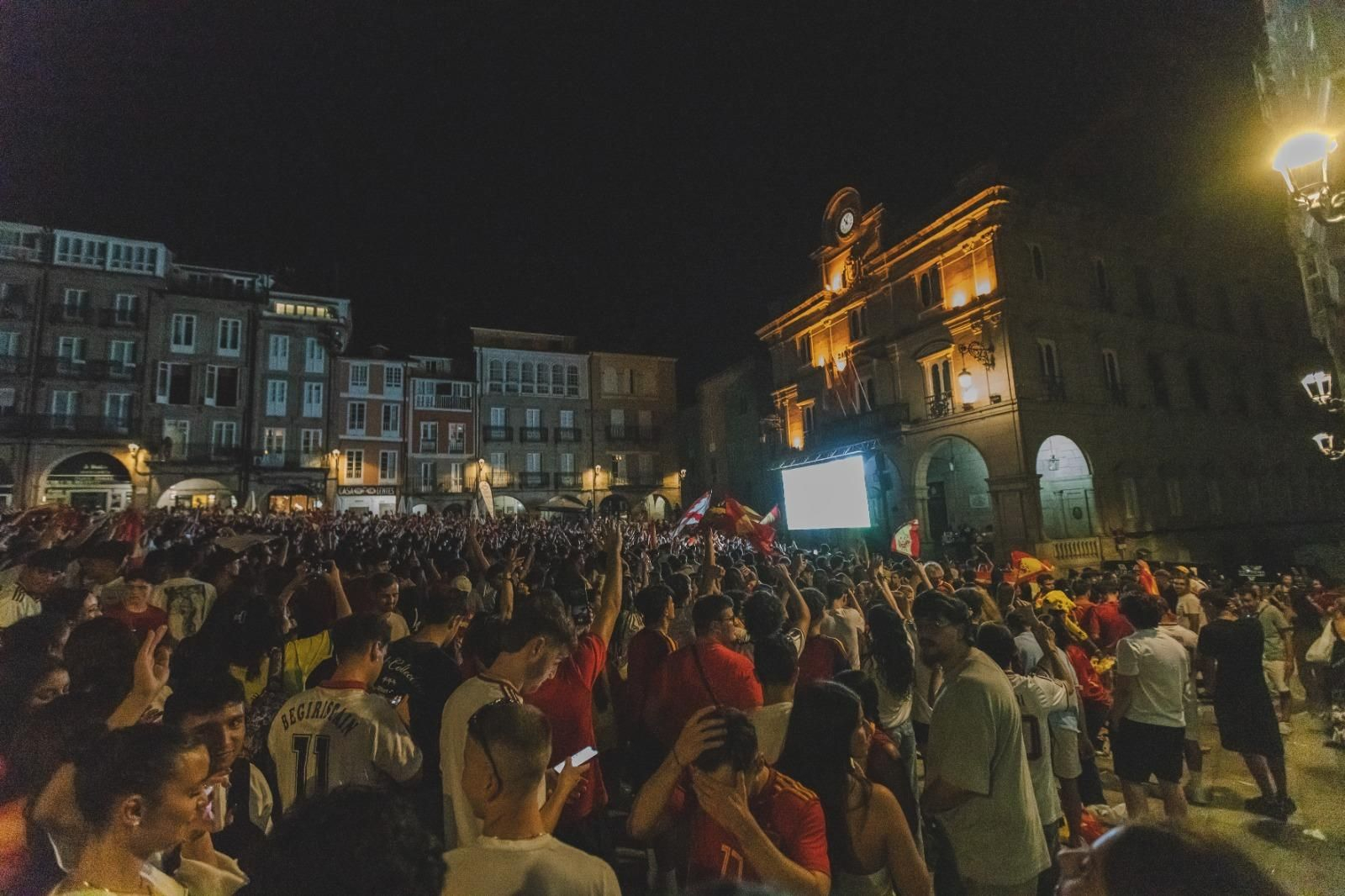 Galería | La ilusión por España en la semifinal tiñe de rojo la provincia de Ourense, en fotos