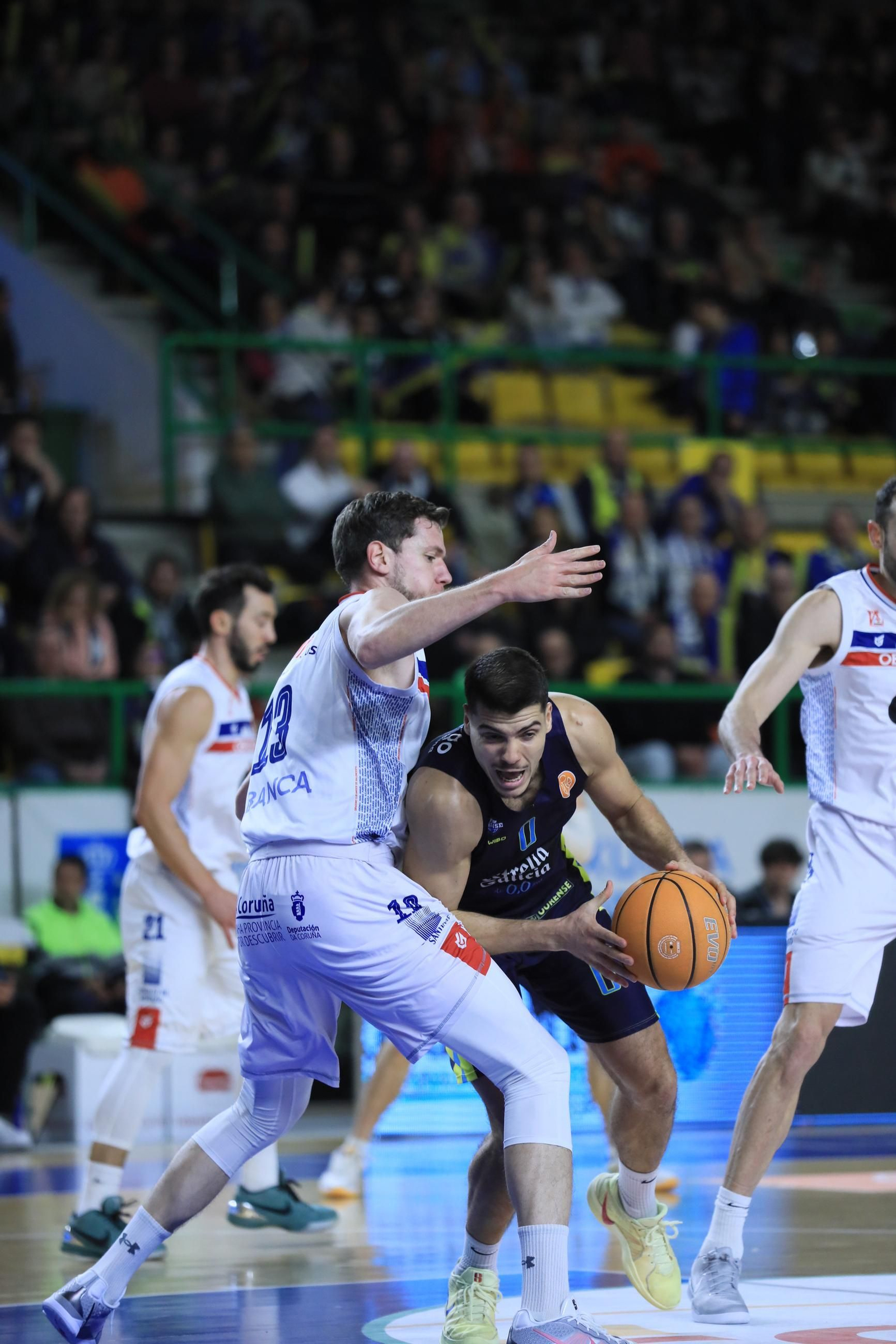 Galería | El Pazo, a reventar para el derbi COB-Obradoiro