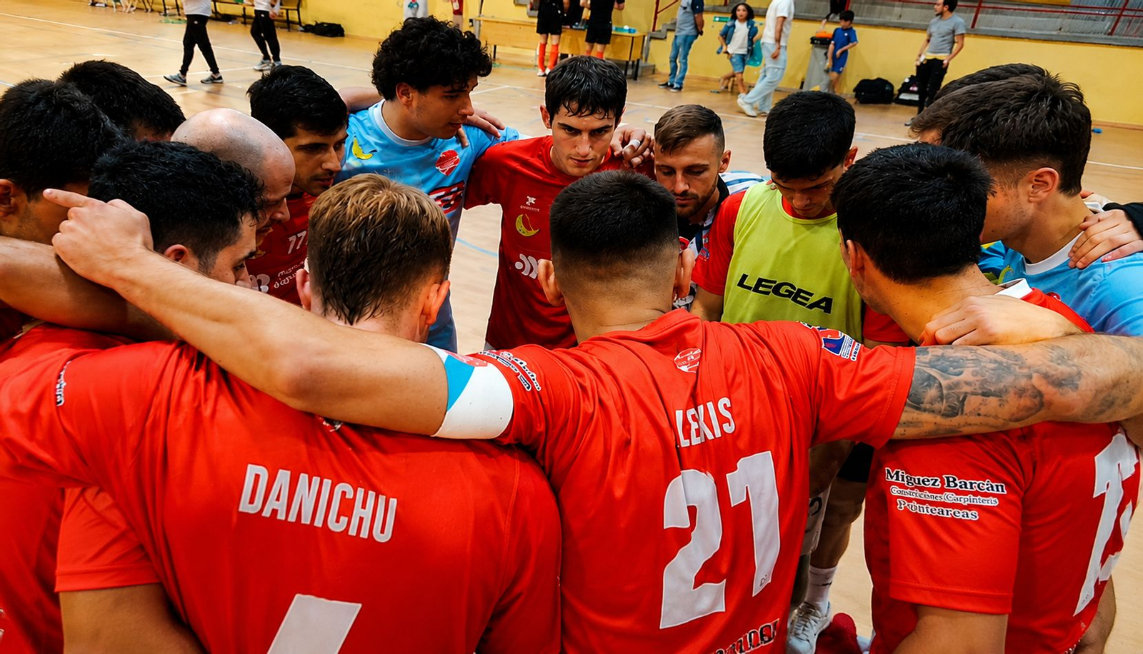 Los coruxistas solo tienen en mente la vuelta a Segunda División B.