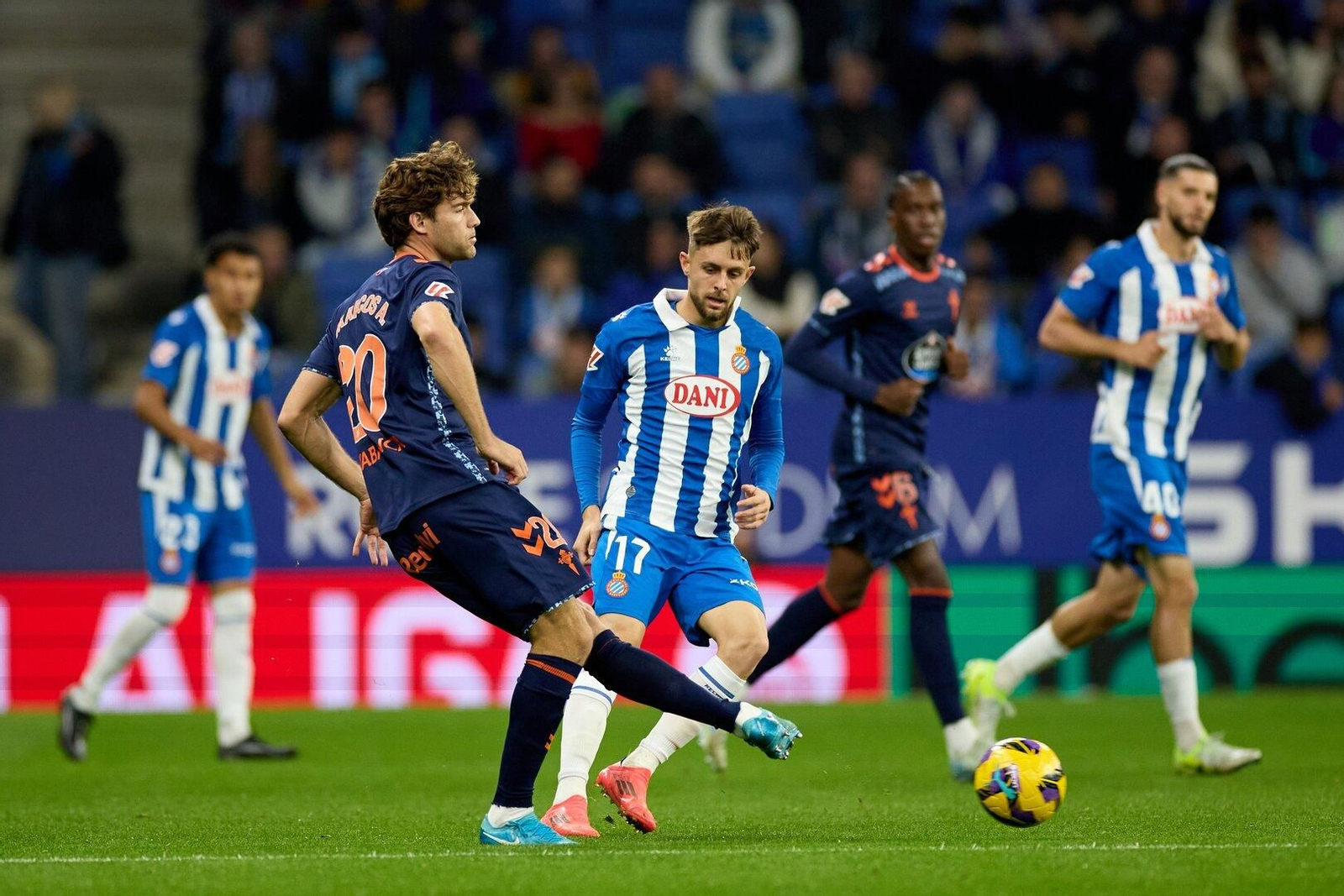 El fichaje de Marcos Alonso ha elevado notablemente el nivel defensivo del Celta y aun así no alcanza para mitigar los goles encajados.