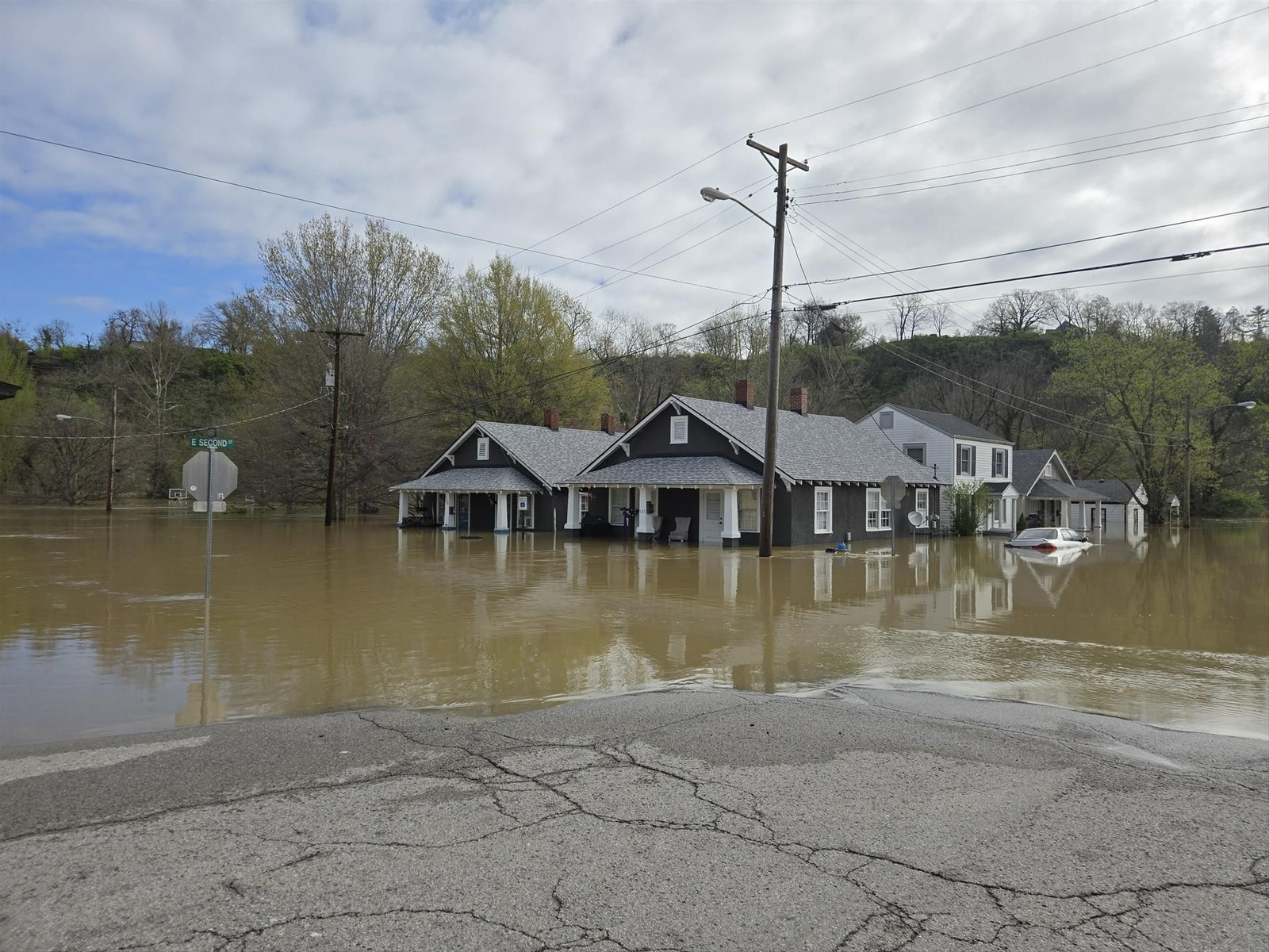 Al menos seis muertos por las inundaciones en Indiana y decenas de personas rescatadas