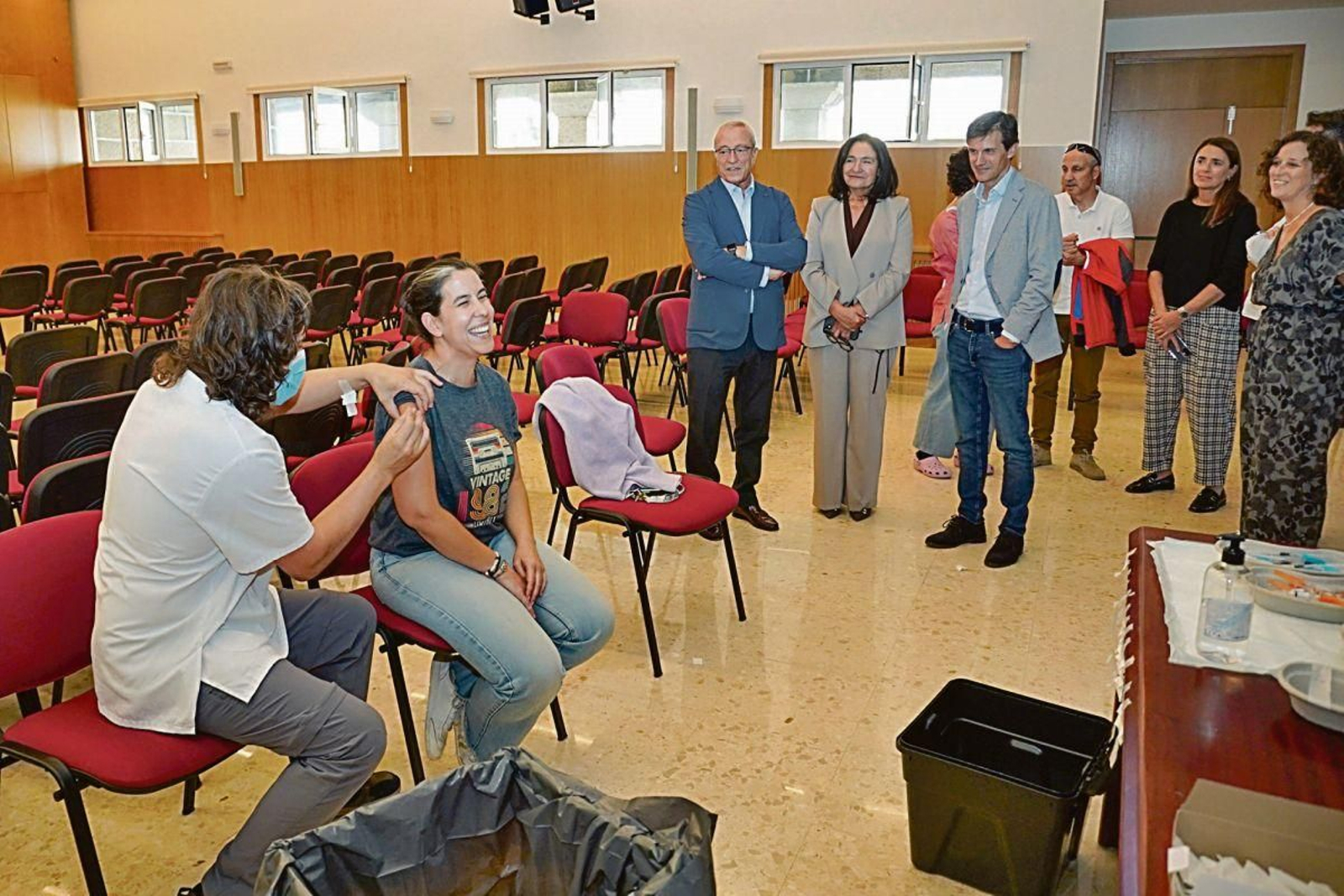 Vacunación ayer en el Centro y Hogar San Rafael de Vigo.