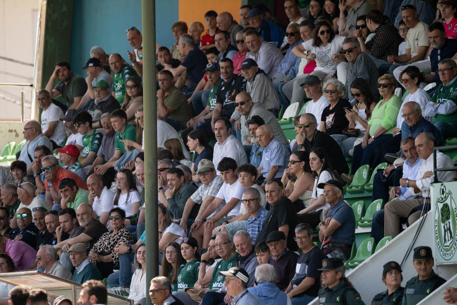 Galería | La afición sigue animando y llenando Espiñedo para apoyar al Arenteiro