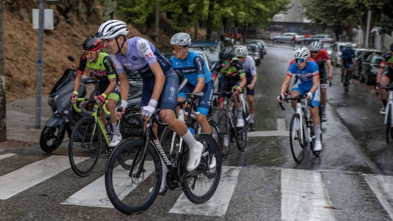 Las diferentes categorías del Gran Premio Cidade de Vigo tuvieron que mojarse.