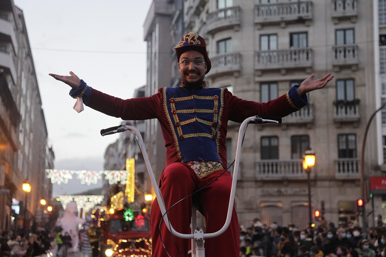 OURENSE. El desfile atraviesa el centro de la ciudad. // Miguel Ángel