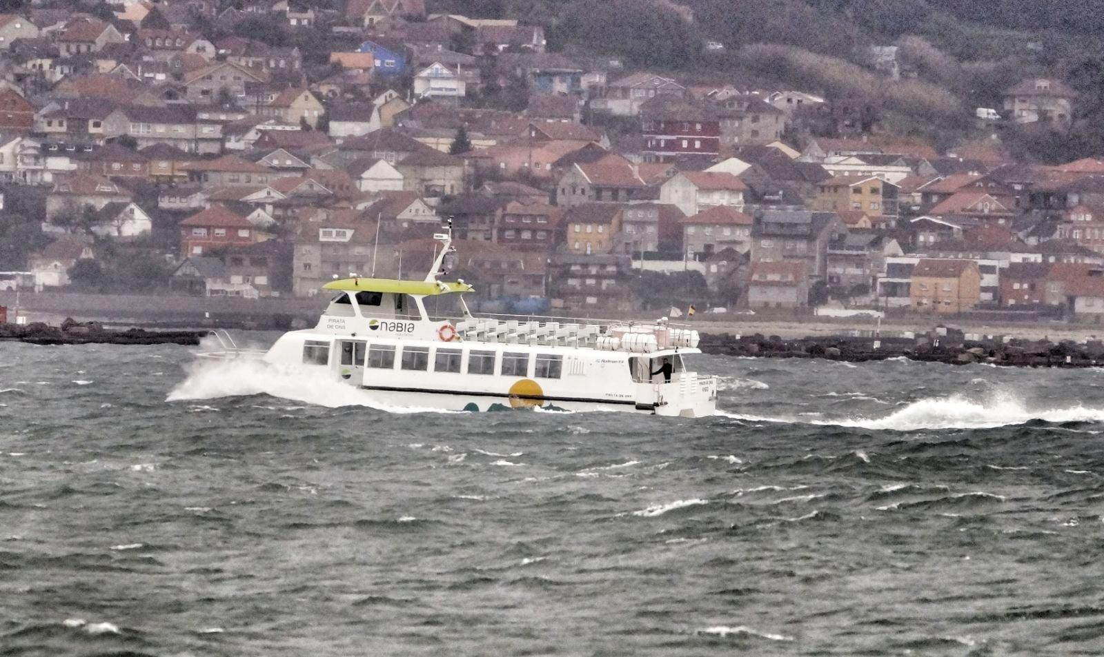 El fuerte oleaje se dejo sentir en la Ría de Vigo  Vicente