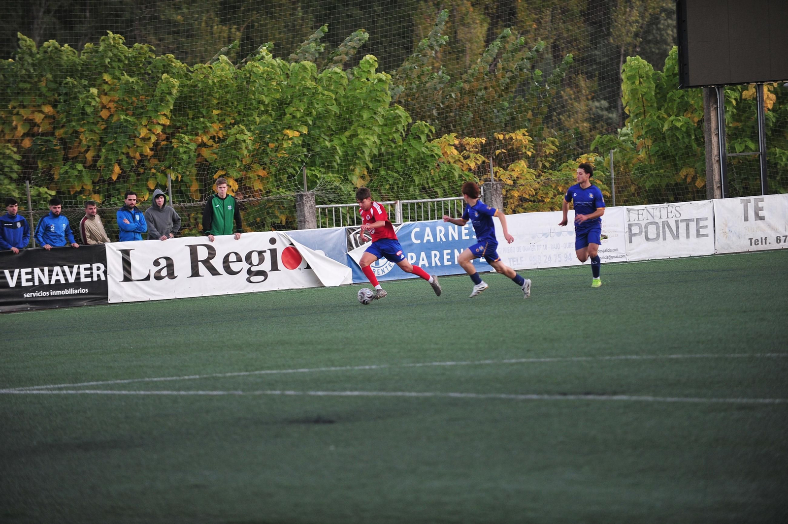 El Auriense sigue en racha y se lleva el derbi de Liga Juvenil ante la UD Ourense (2-1)