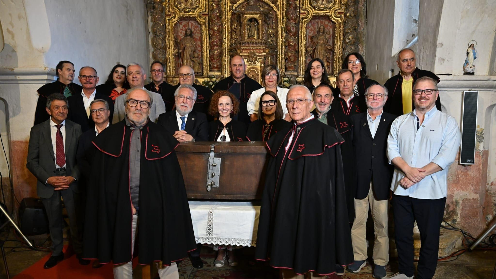 Santalices rodeado de los Xuices y Xuizas Honorarios do Couto Mixto