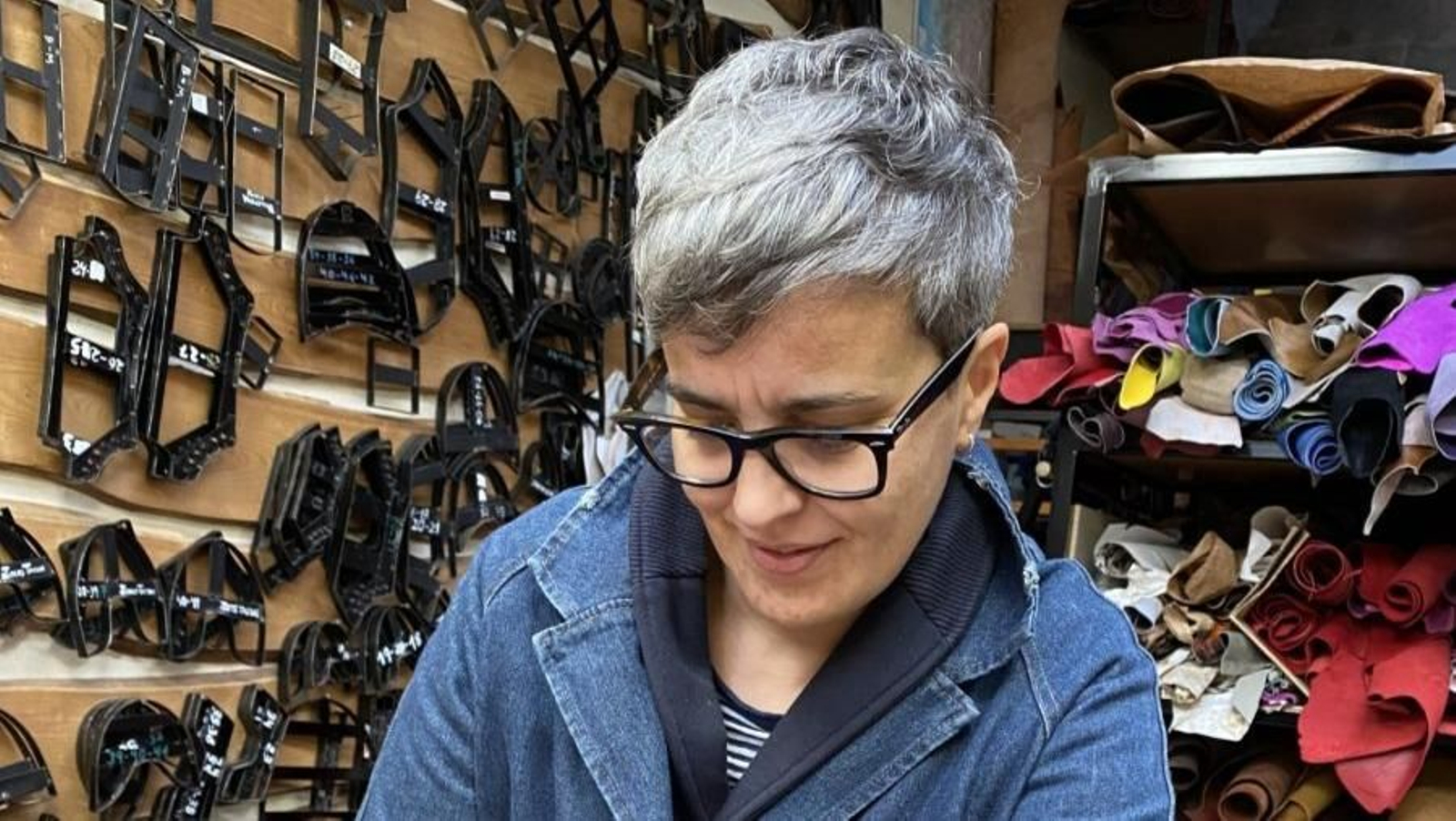 Elena Ferro, no seu obradoiro de Vila de Cruces no  Deza.