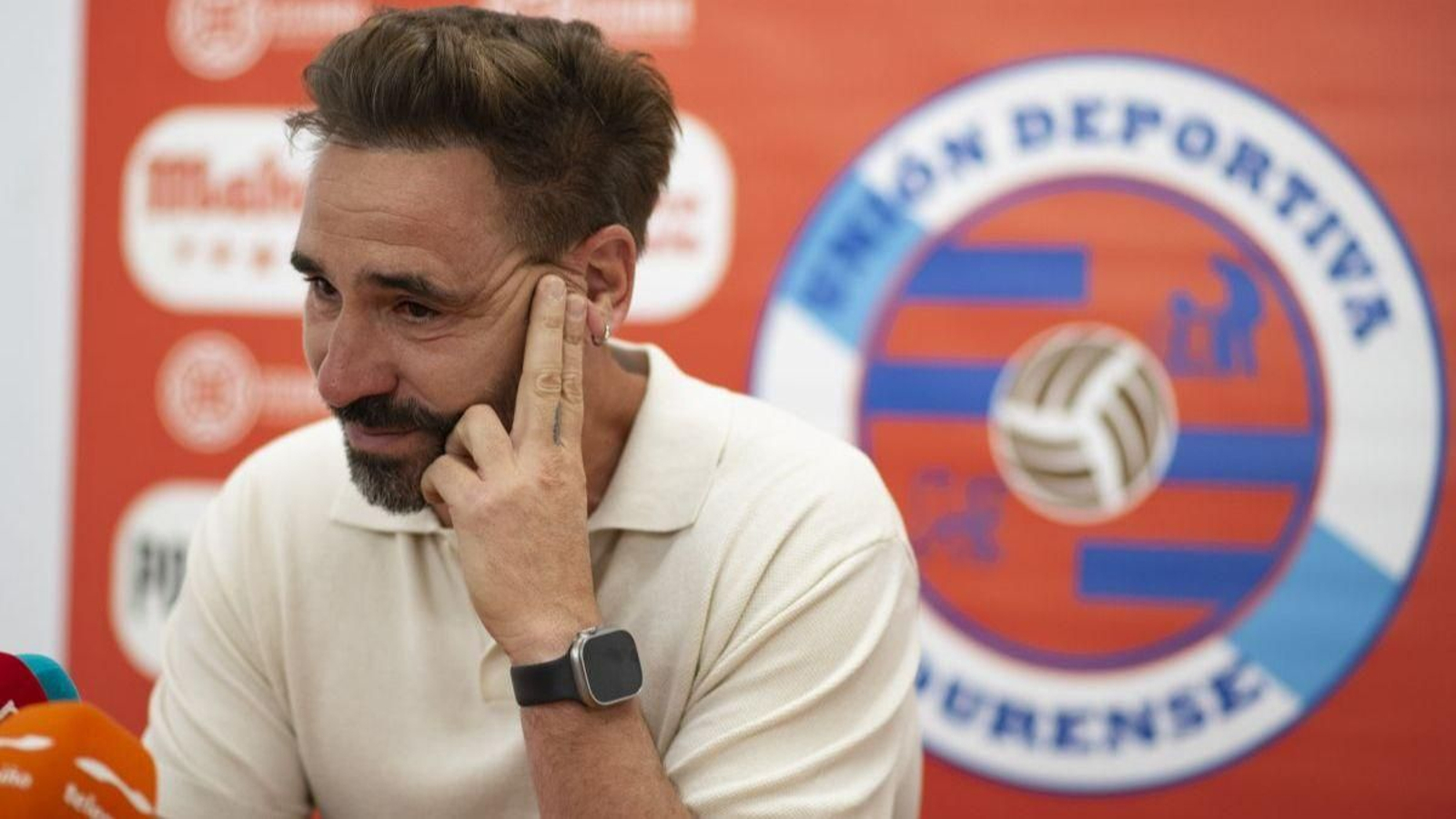 El entrenador ourensano Borja Fernández, emocionado en su despedida.
