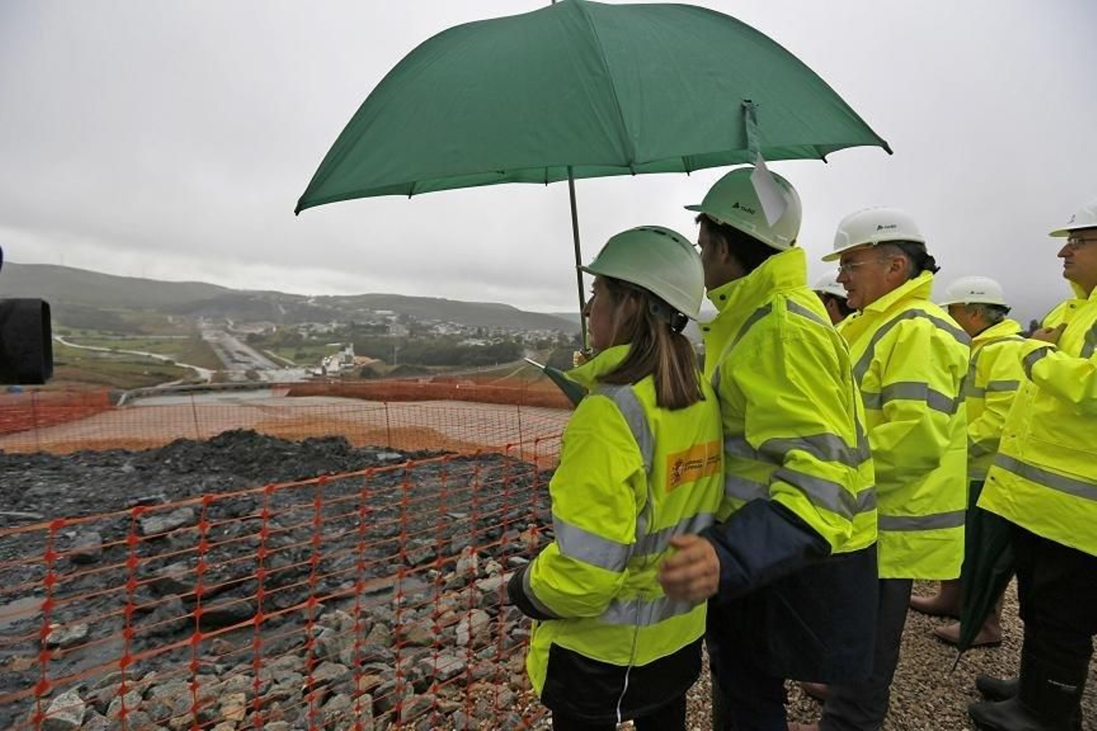 A Gudiña. 13-10-14. Provincia. Visita da Ministra Ana Pastor ós  túneles das obras do Ave na zona de Vilariño, A Gudiña e A Mezquita. Visita as obras do Ave na Gudiña
Foto: Xesús Fariñas