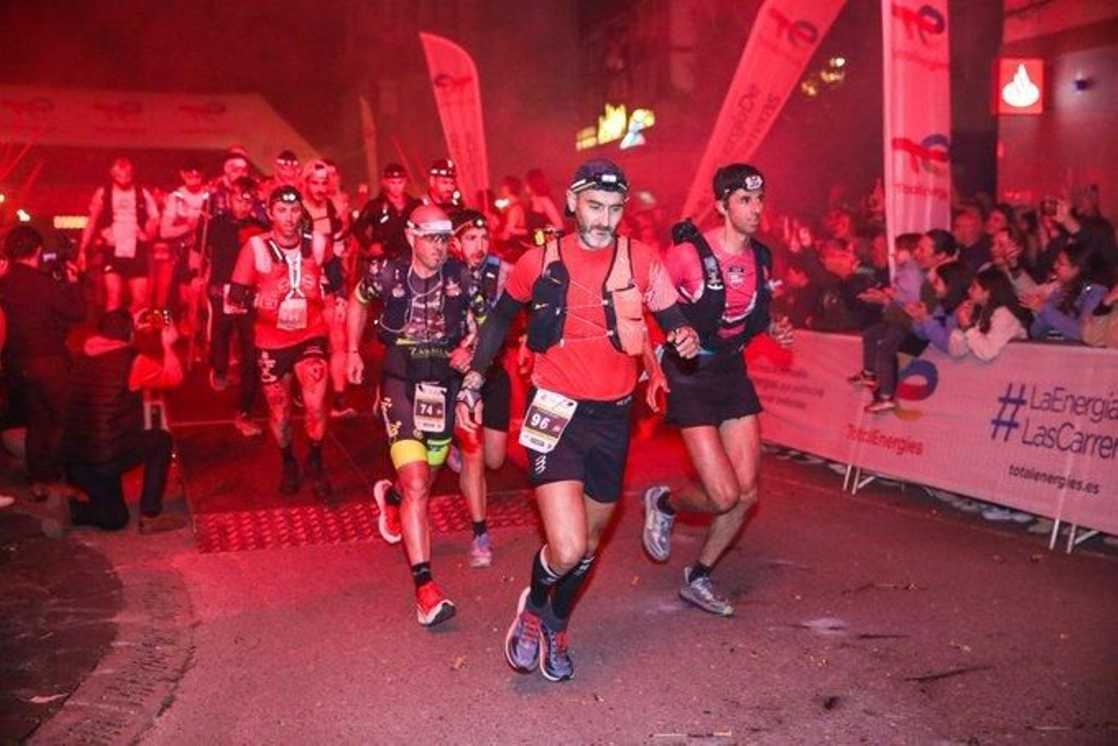 Salida de los participantes de la ultra de los 10.000 del Soplao.