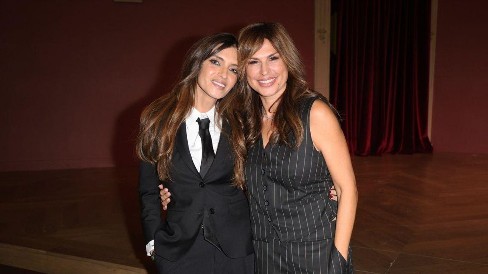 Sara Carbonero junto a Raquel Perera.