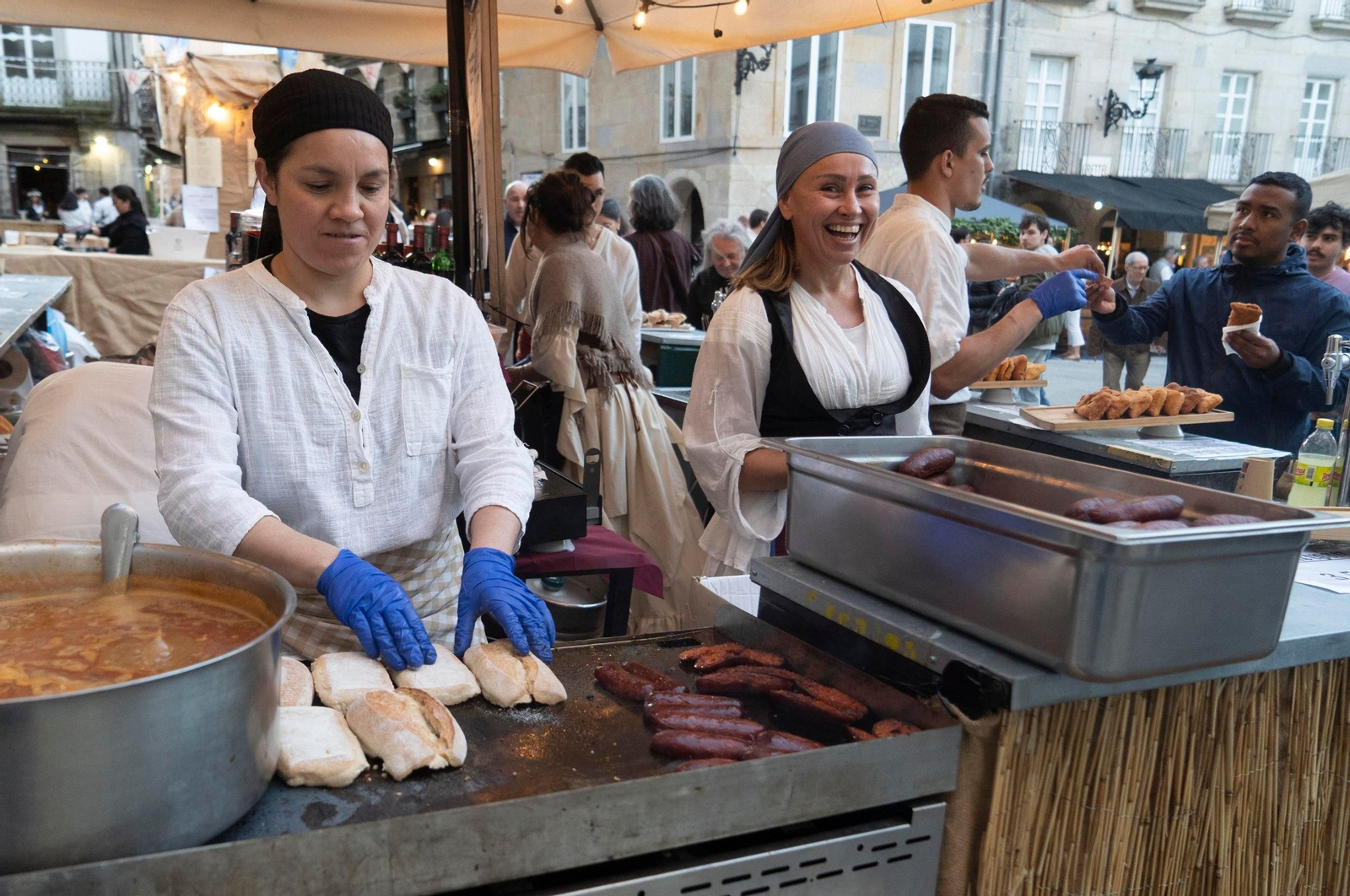 Galería | Ambiente festivo en el Casco Vello para celebrar la Reconquista