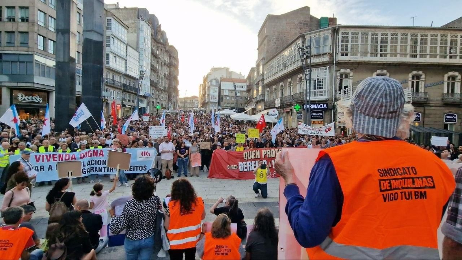 Galería | Vigo sale a la calle por la situación de la vivienda