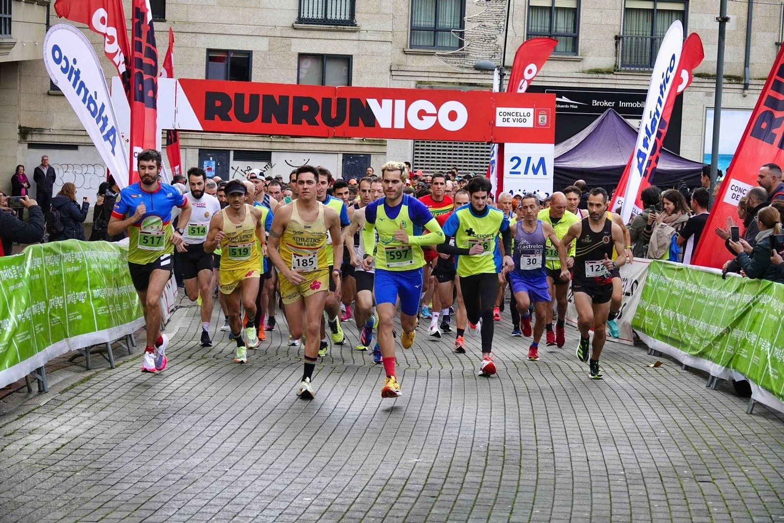 10-12-2023 VIGO. VICENTE ALONSO/AD.CARRERA RUN RUN VIGO +11 ATLANTICO DEPORTE EN PLAZA DA TELLADA COIA