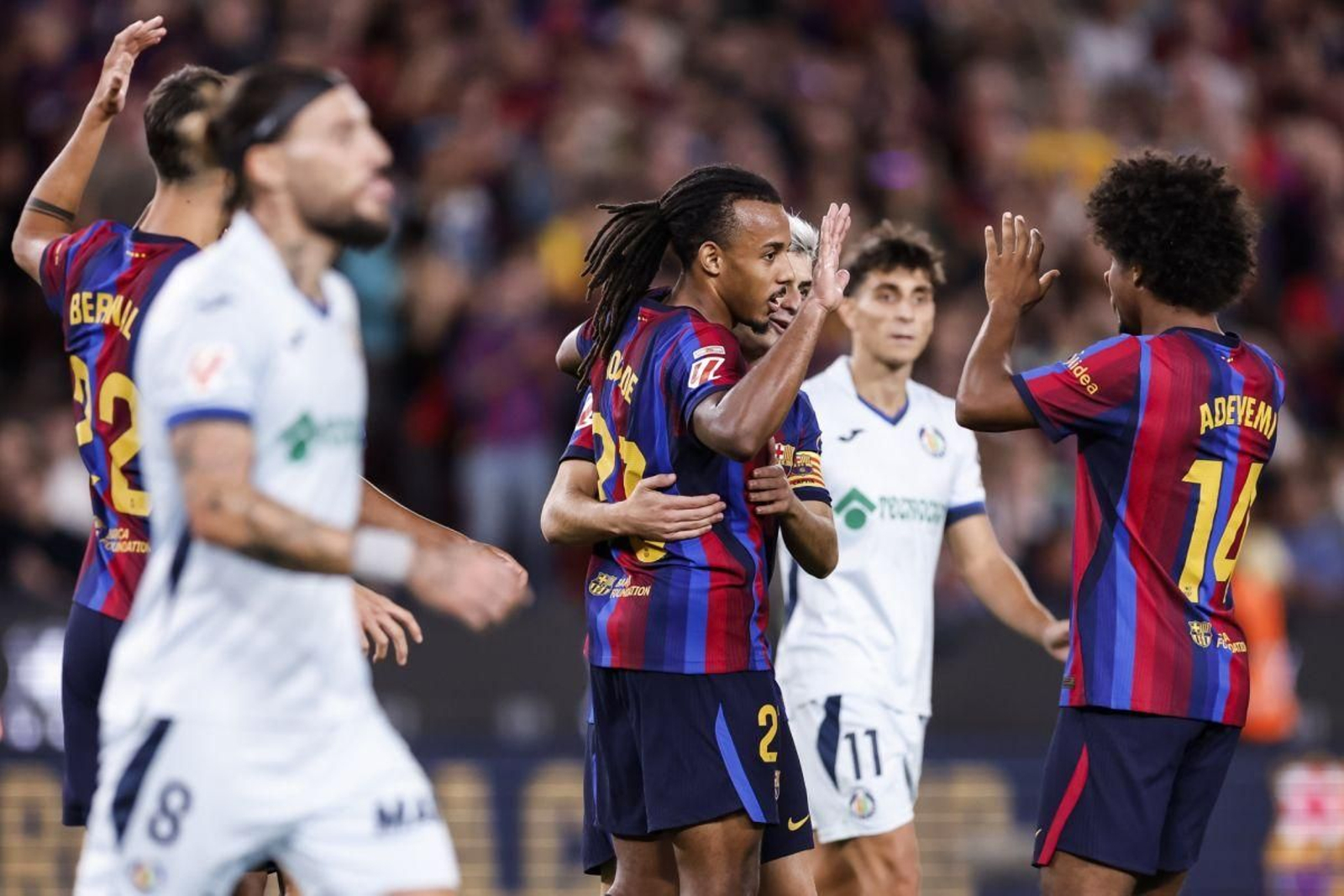 El barcelonista Koundé celebra el tercer gol blaugrana.