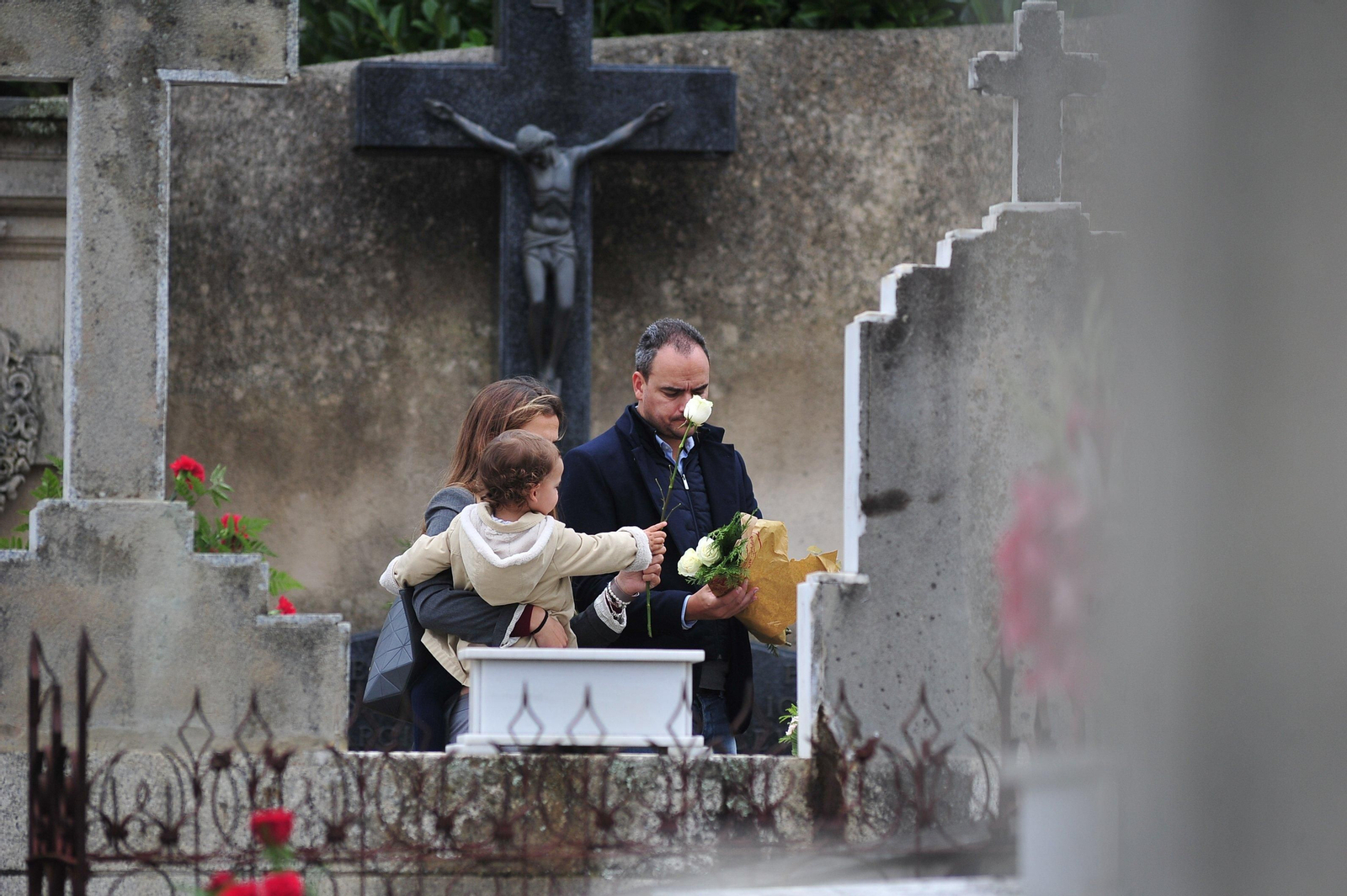 Jornada dominical en el cementerio de San Francisco José Paz