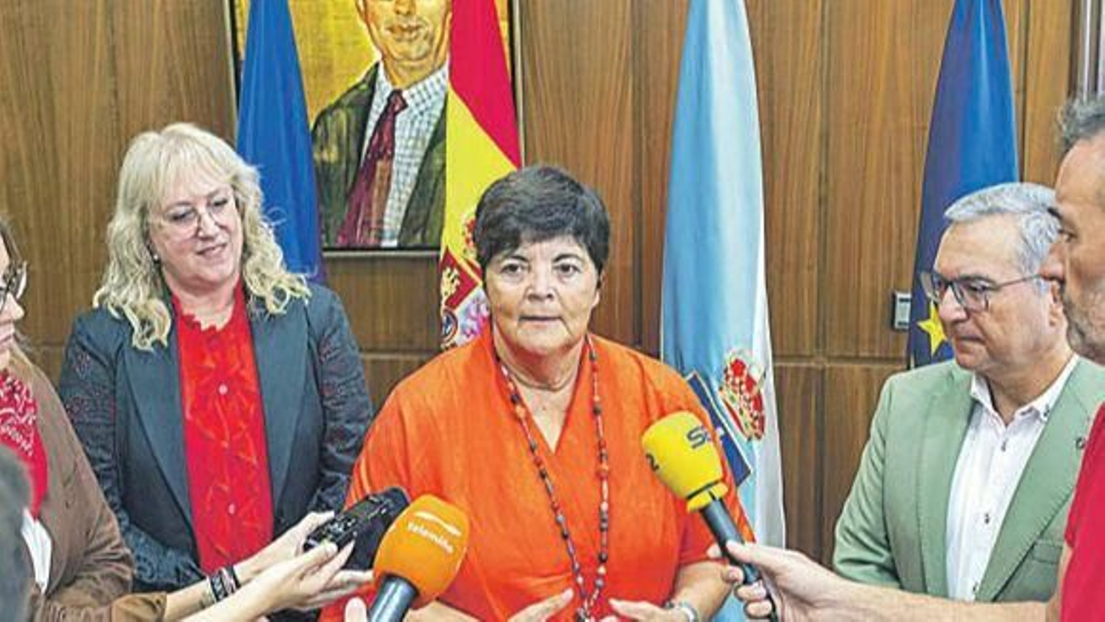 Montserrat Cruz, Carmen García Mateo y Luis Menor comparecen tras la reunión.