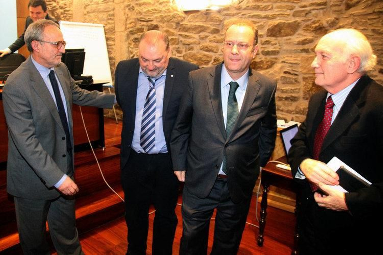 Moure, a la izquierda, con los representantes de las patronales de Lugo, Ourense y A Coruña