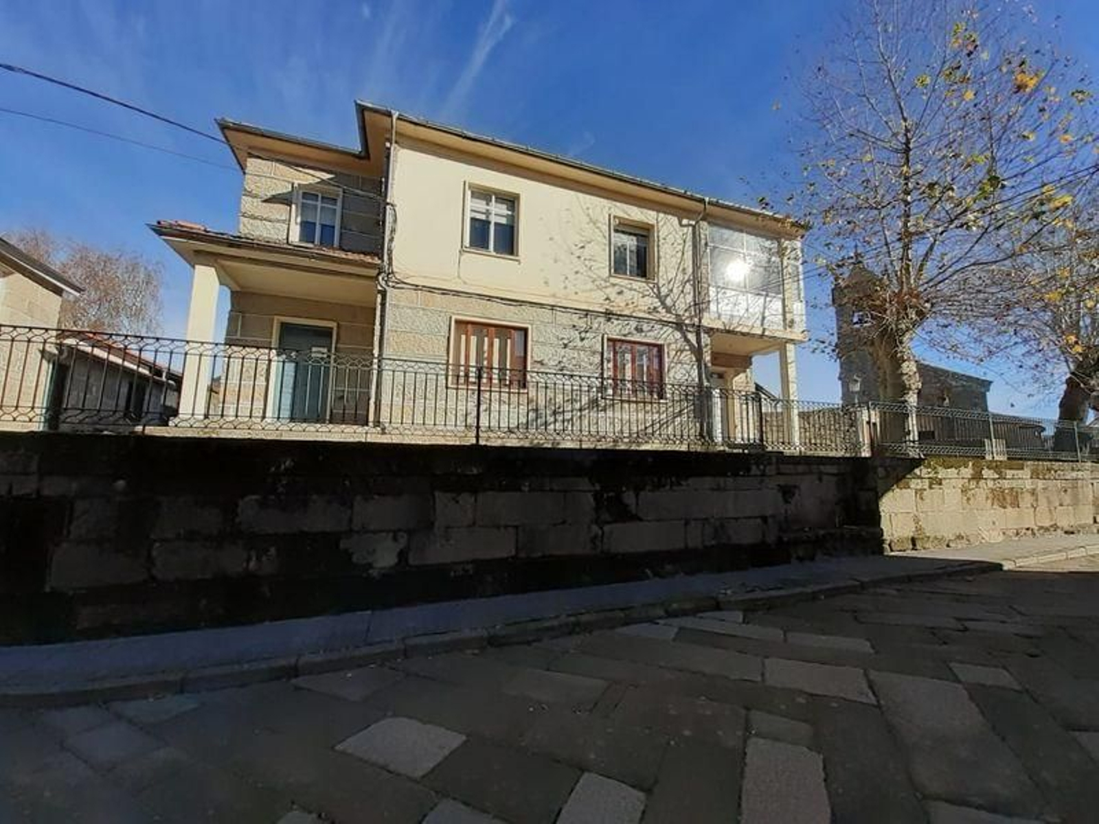 La antigua casa de la radio, ubicada en la plaza de Santo Estevo de Allariz.