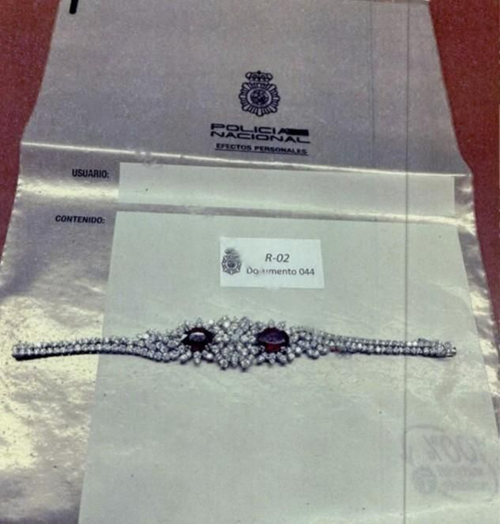 Galería | Zapatero guardaba decenas de joyas y relojes en una caja fuerte en su despacho, fotos