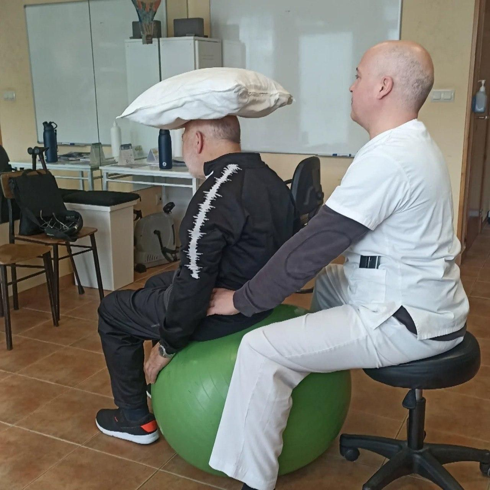 Tienen actividades de fisioterapia individual y grupal.