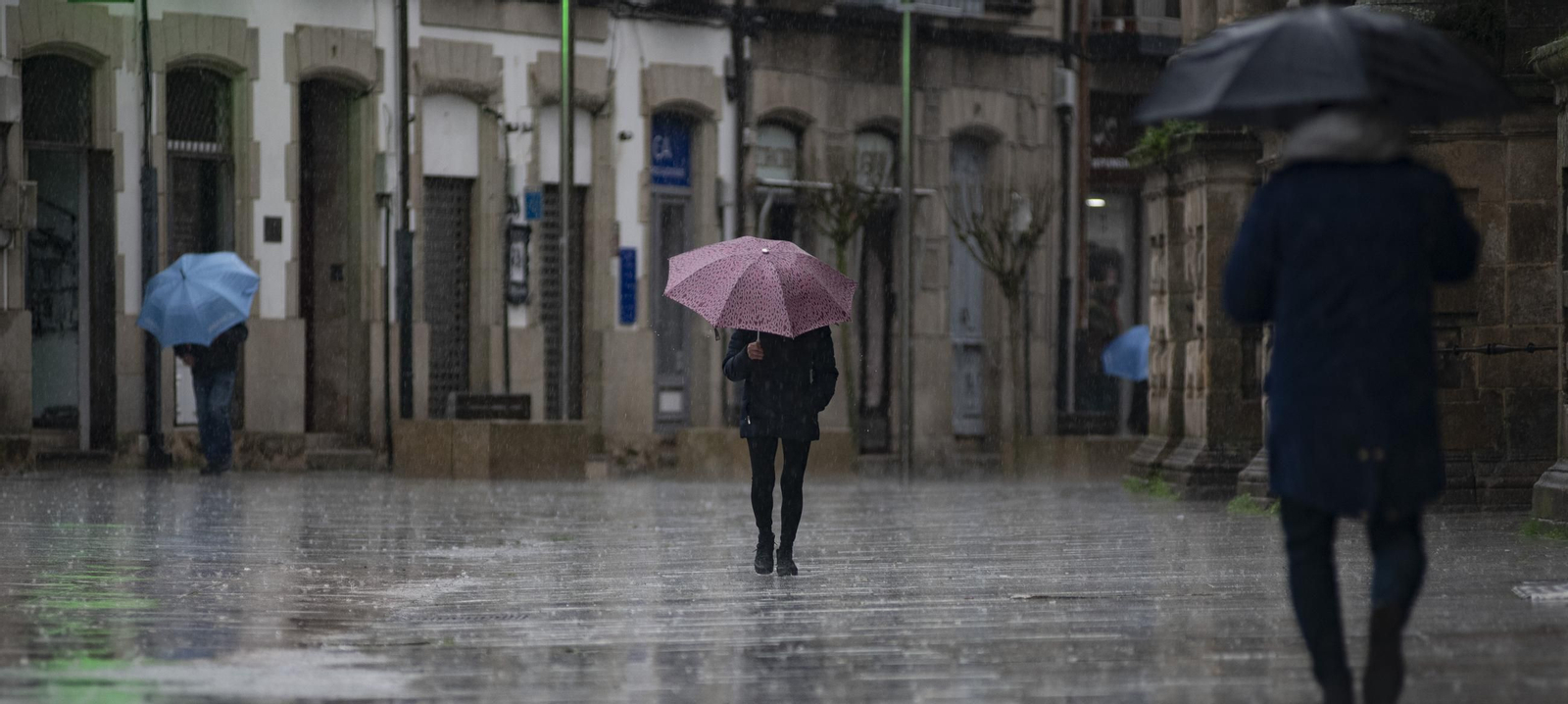 La intensa lluvia se hace presente en la provincia.