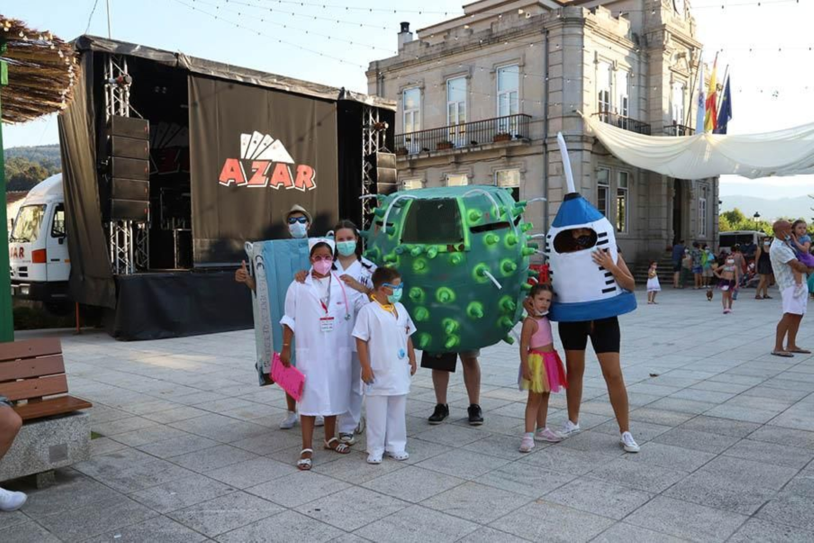 EL CORONAVIRUS ‘SE PASA AL OTRO BANDO’ EN PLAZA PARADELA