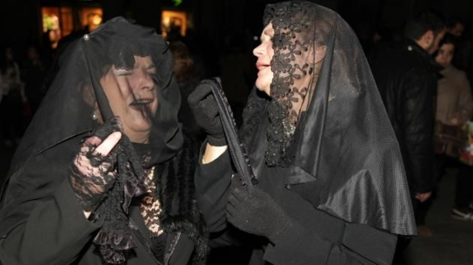 Dos plañideras sin consuelo