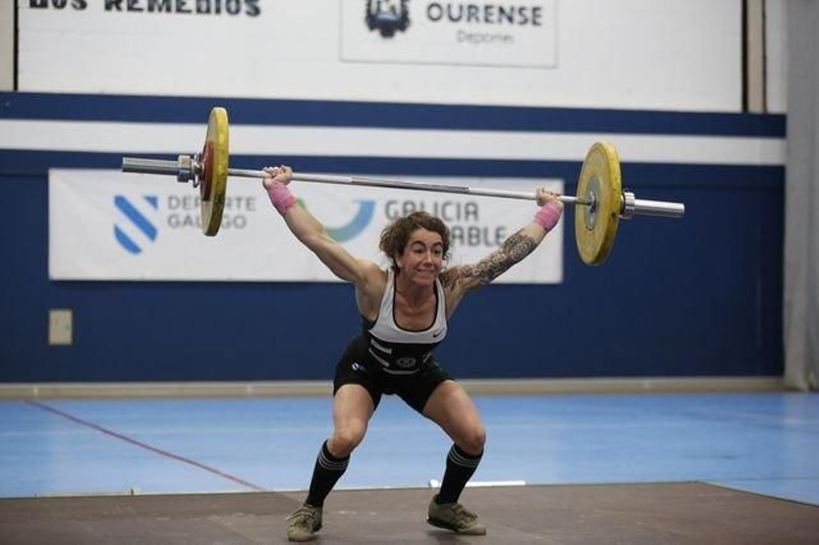 Alejandra Argenti, integrante del Club Halterofilia Pabellón, durante un levantamiento.