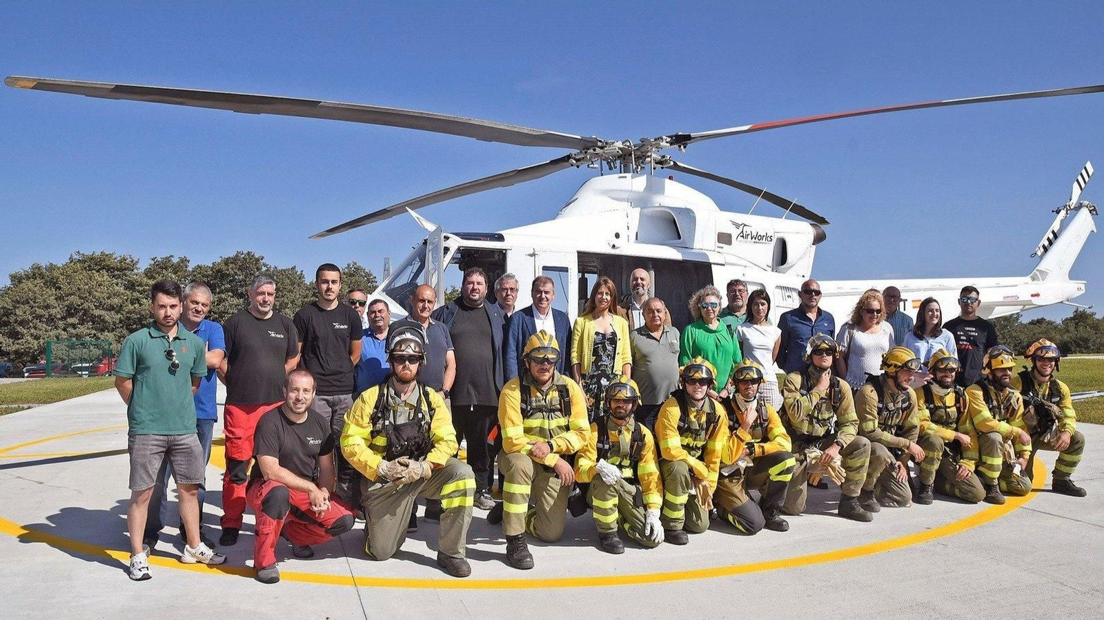 Visita institucional a la base de medios aéreos contra incendios de San Xoán de Río.