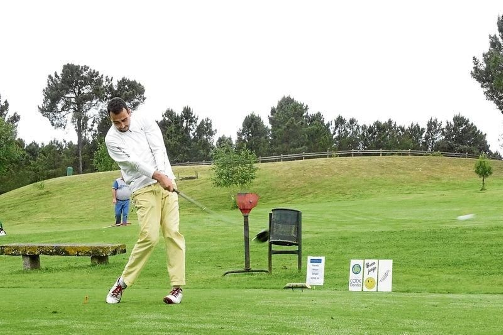 Los golfistas se emplearon a fondo para lograr "imponerse" al campo ourensano.