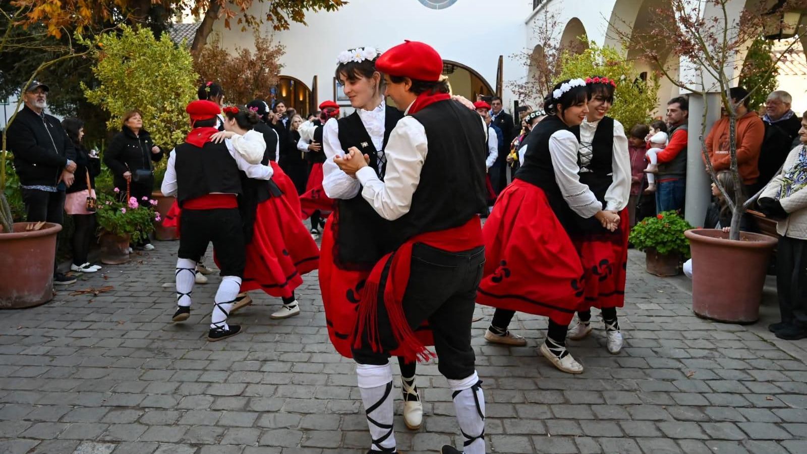 Danzantes durante la celebración