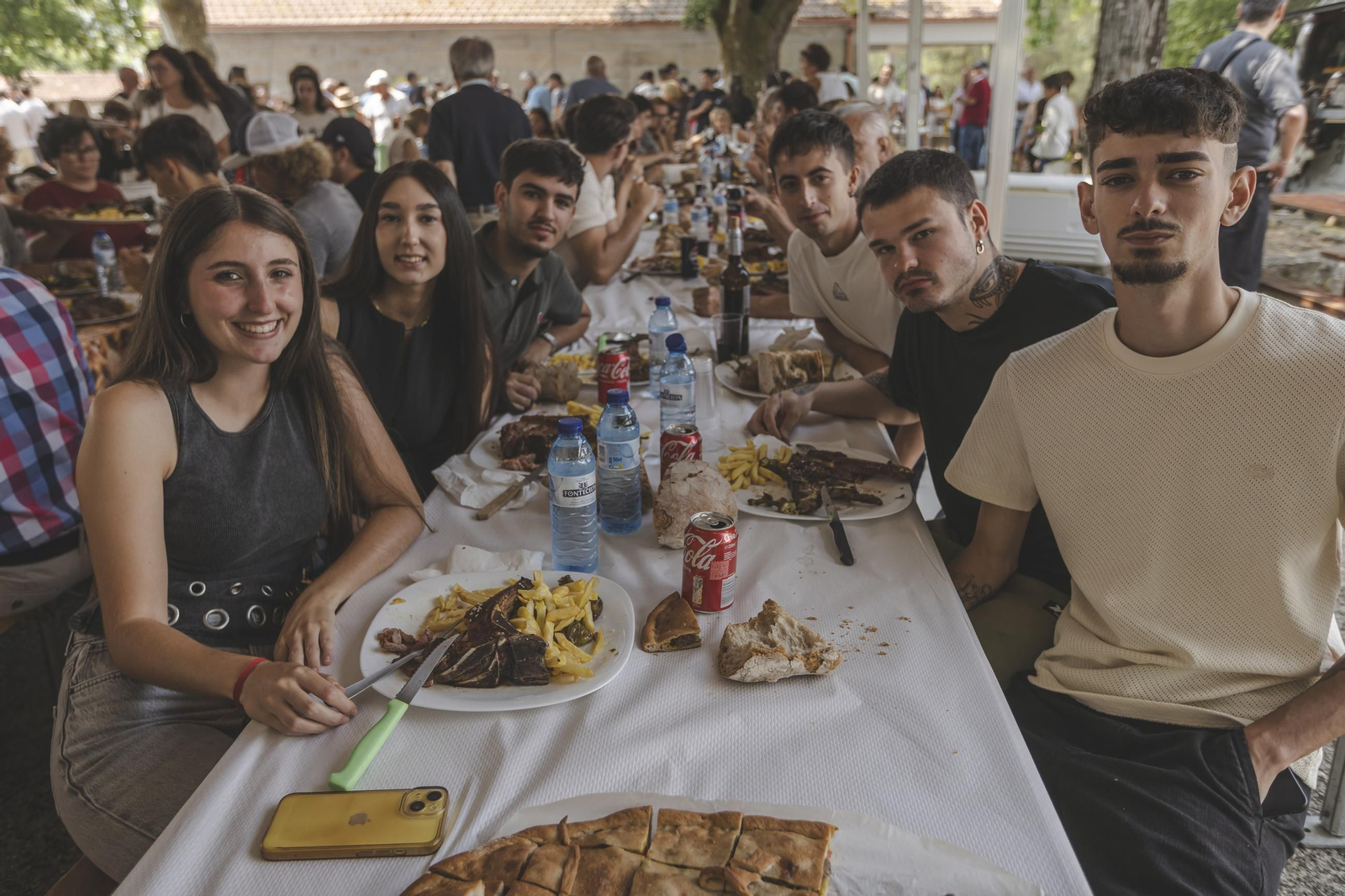 Galería |  Casi mil chuletones servidos este año en la fiesta de Garabás