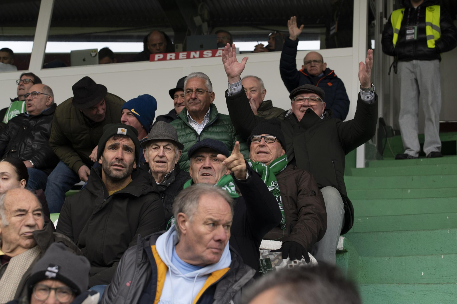 Galería | Espiñedo tiene su regalo adelantado de Navidad con la victoria del CD Arenteiro