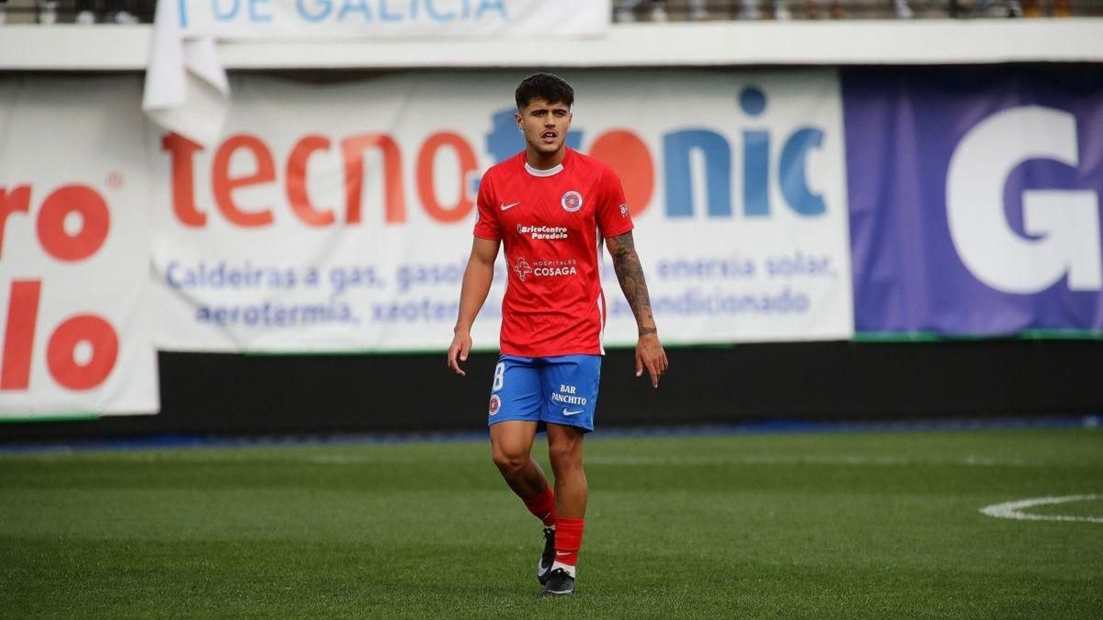 Hugo Busto, mediapunta de la UD Ourense, en el duelo ante el Reus en O Couto.